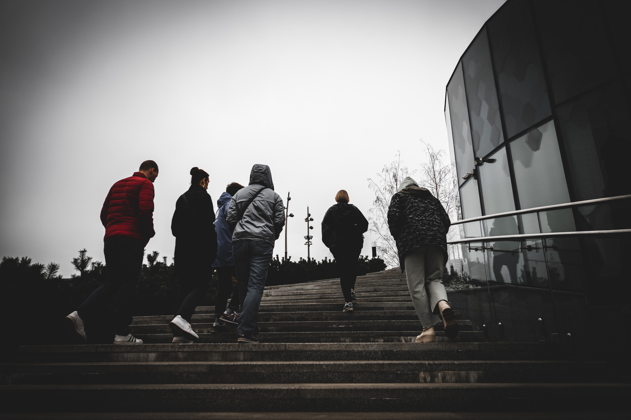 Лестница вверх в парке Зарядье в Москве