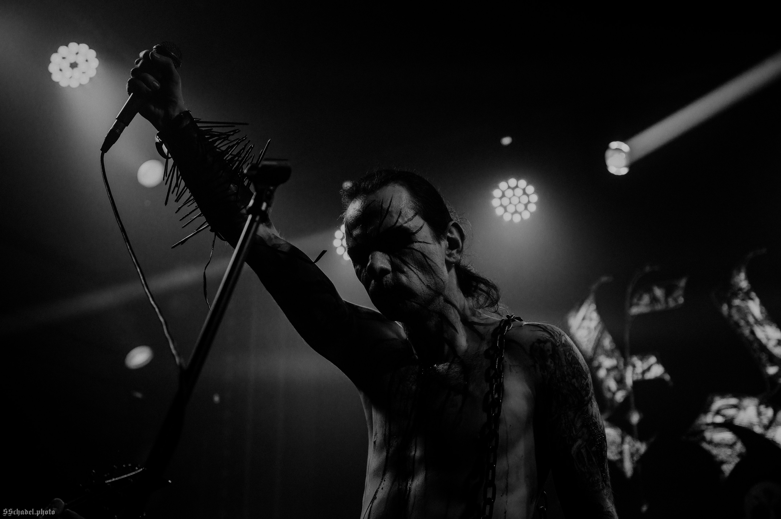 Frostlagte Måne 07.12.25. We will make everything metal!