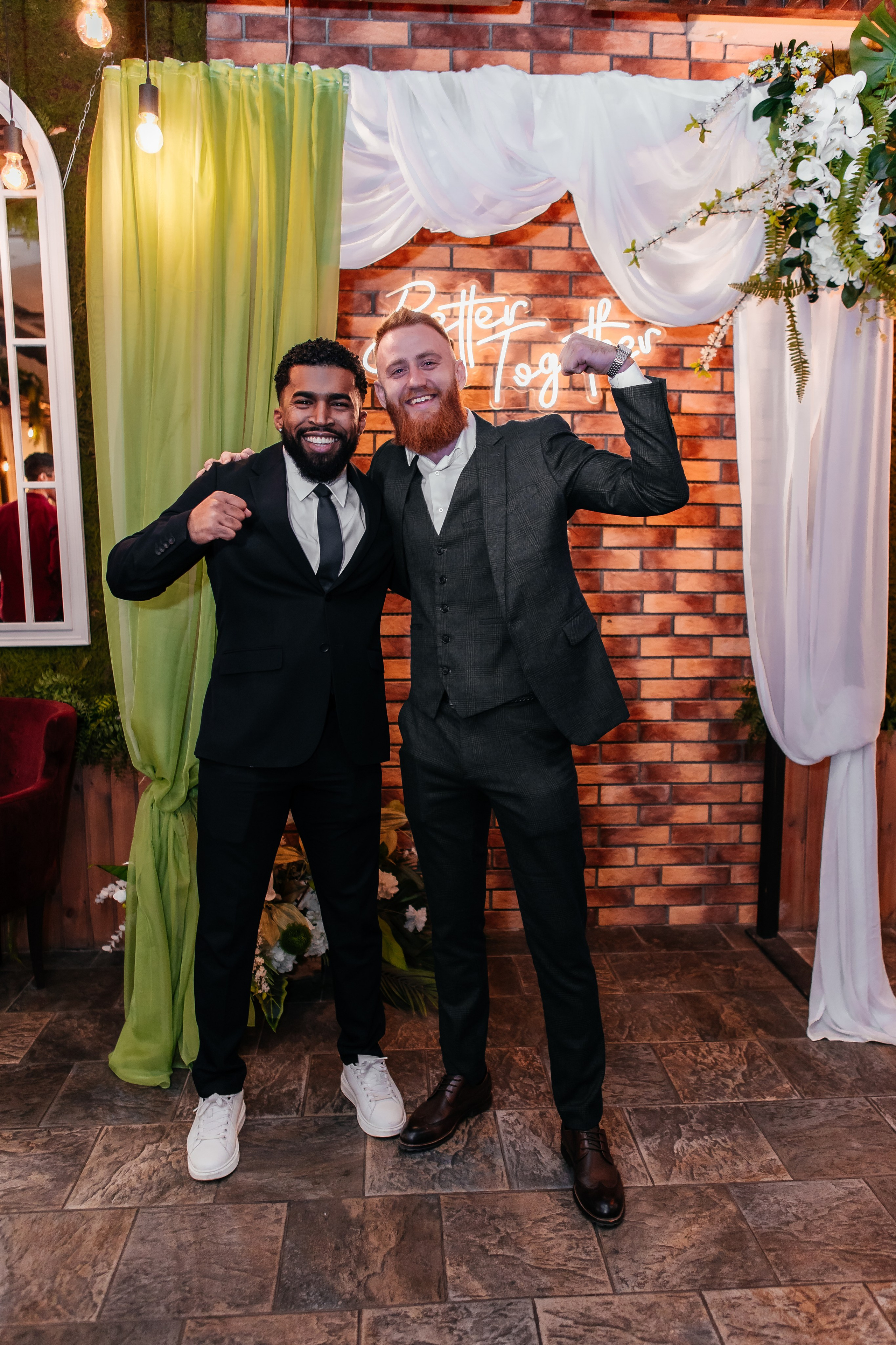 Фотосессия выездной регистрации в ресторане. Свадебный фотограф в Москве