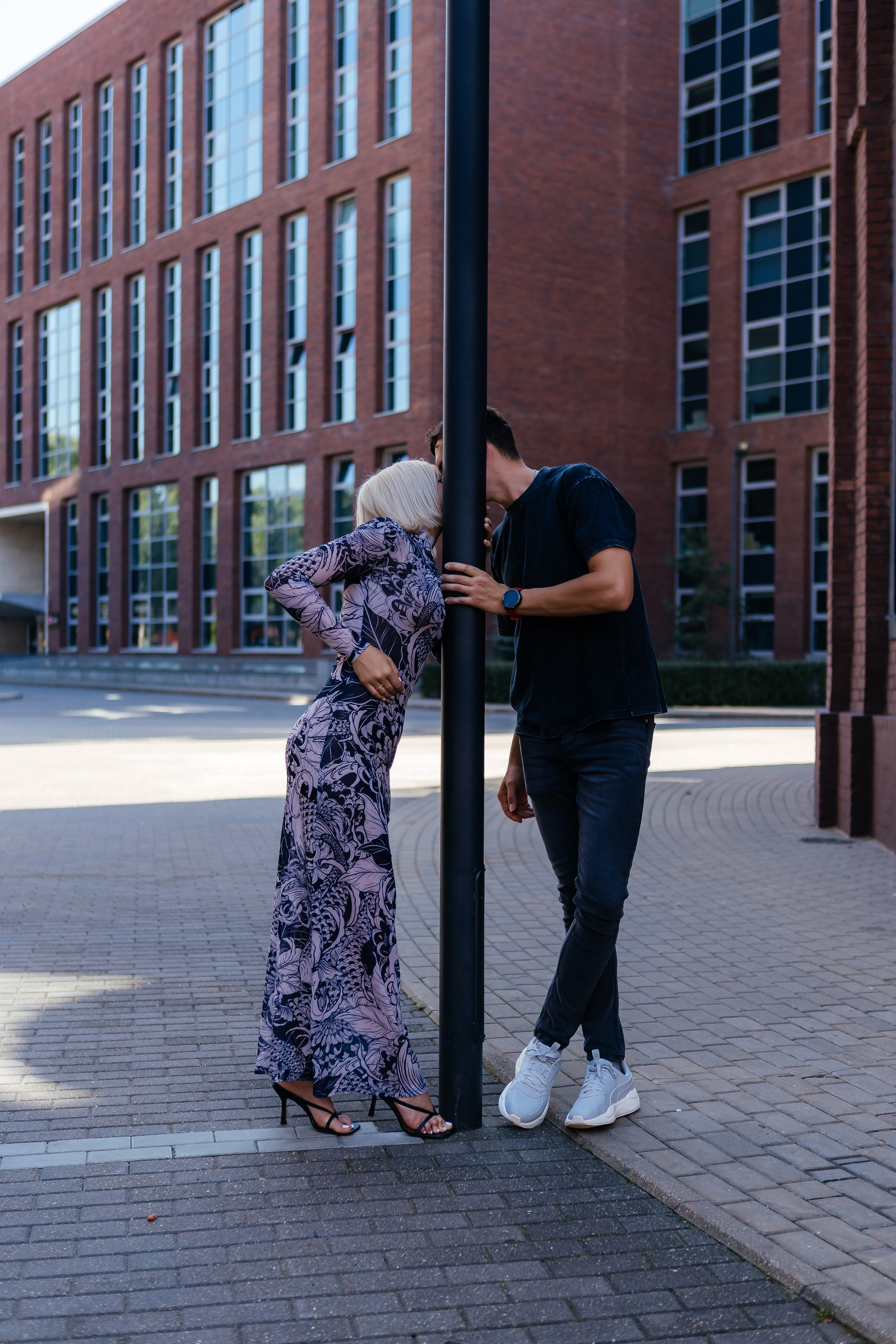 Фотопрогулка влюбленных среди современной архитектуры завода «Арма». Свадебный фотограф в Москве