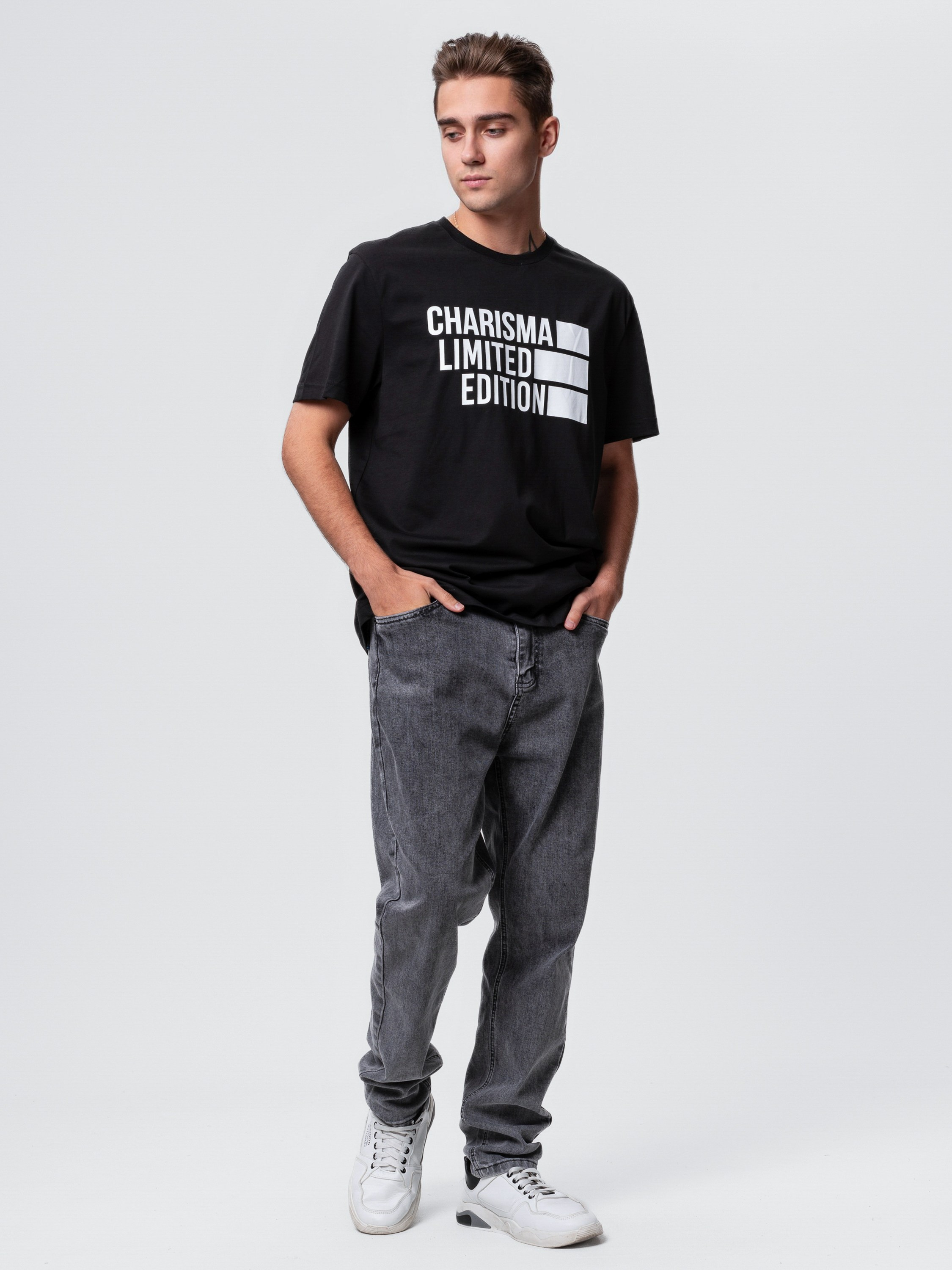 съемка мужских футболок