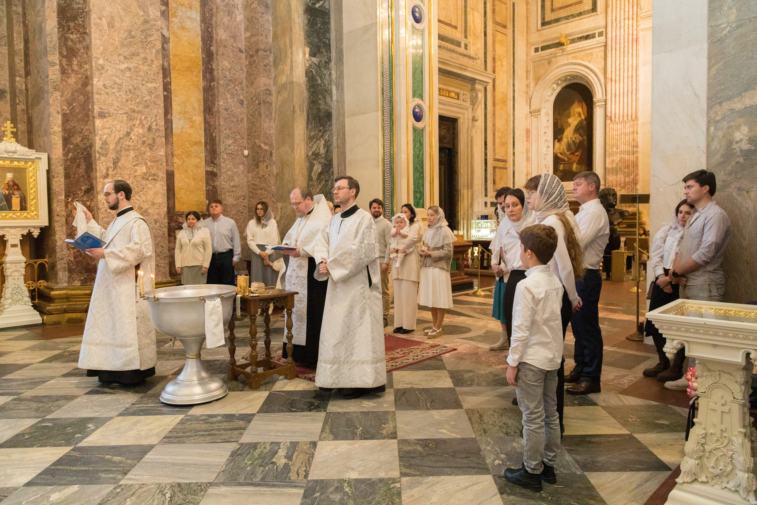 Крещение в Исакиевском соборе. Детский и контент фотограф Надя Волкова Санкт-Петербург