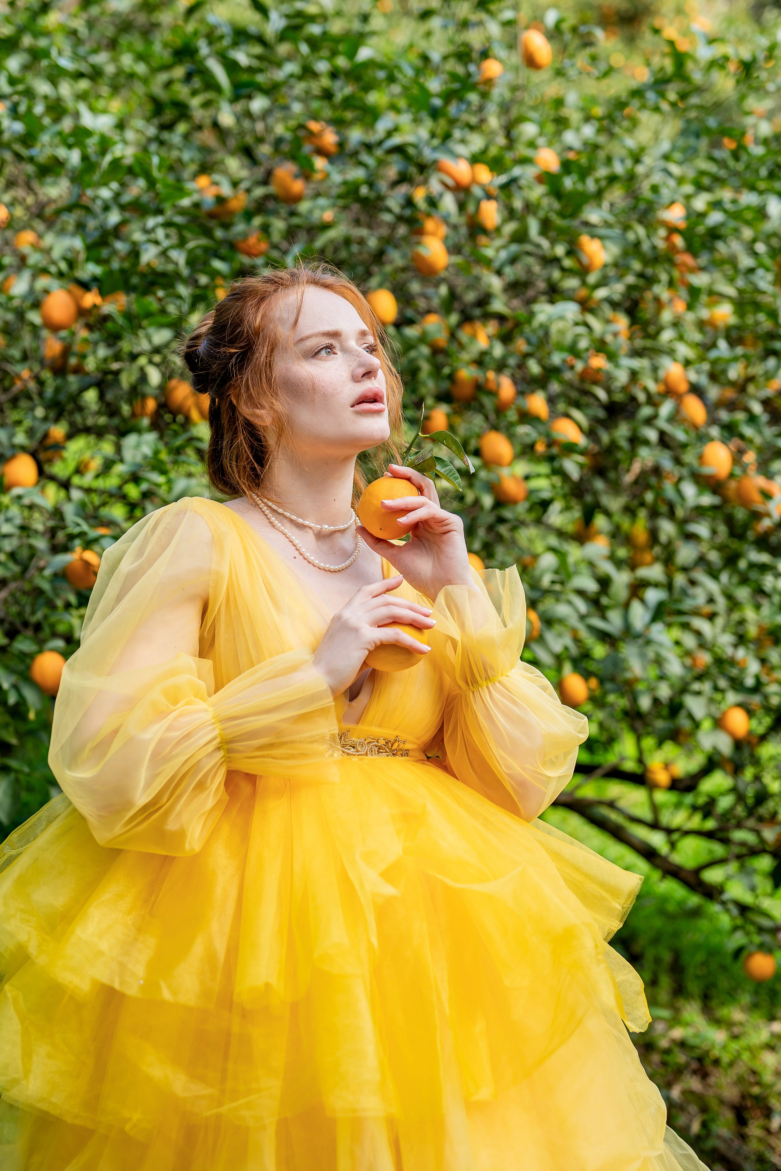 Лена в мимозе Абхазия. Наталья Слесаренко фотограф в Сочи