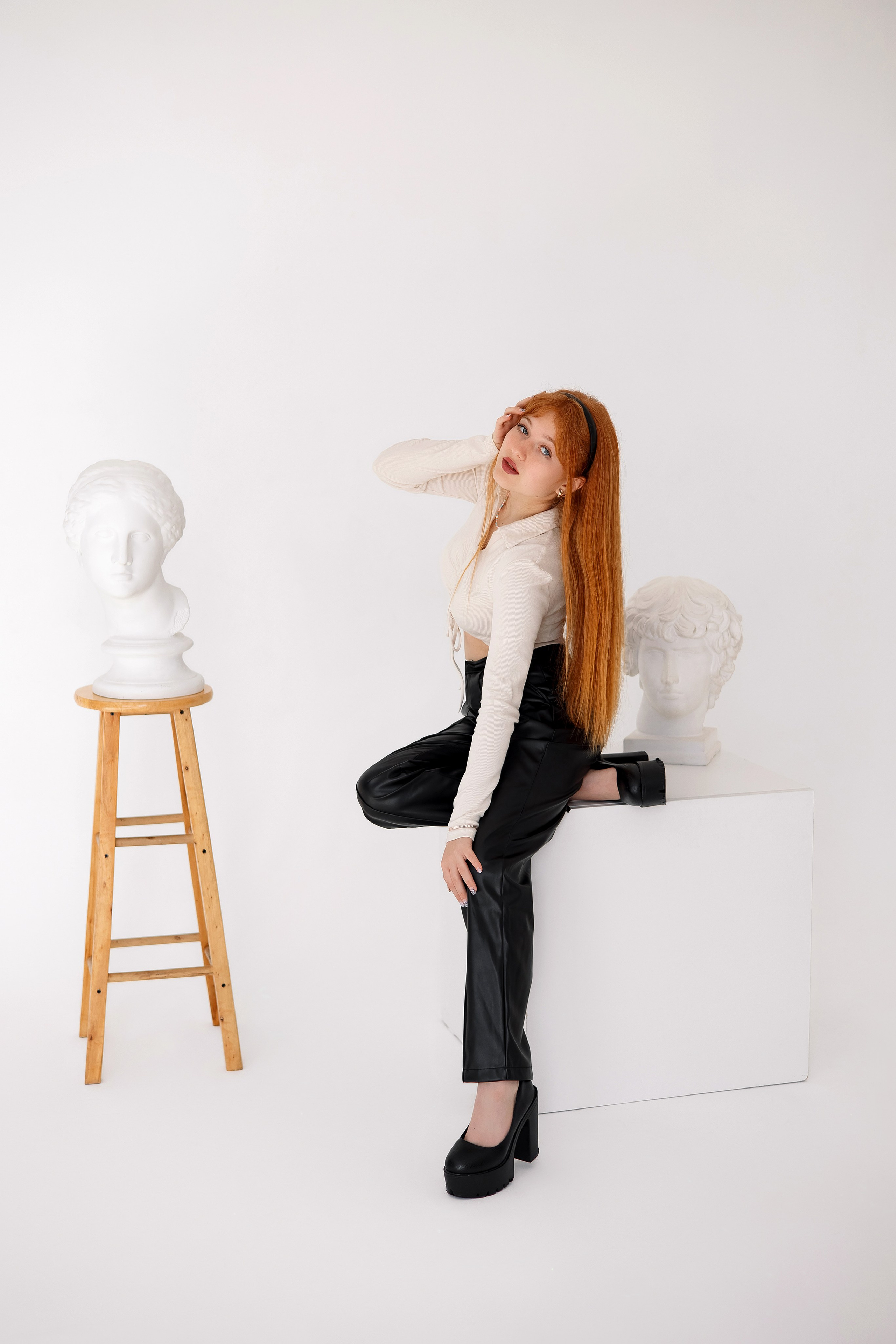 11 класс съемка на циклораме. Фотограф Любовь Корниенко, Примоский край