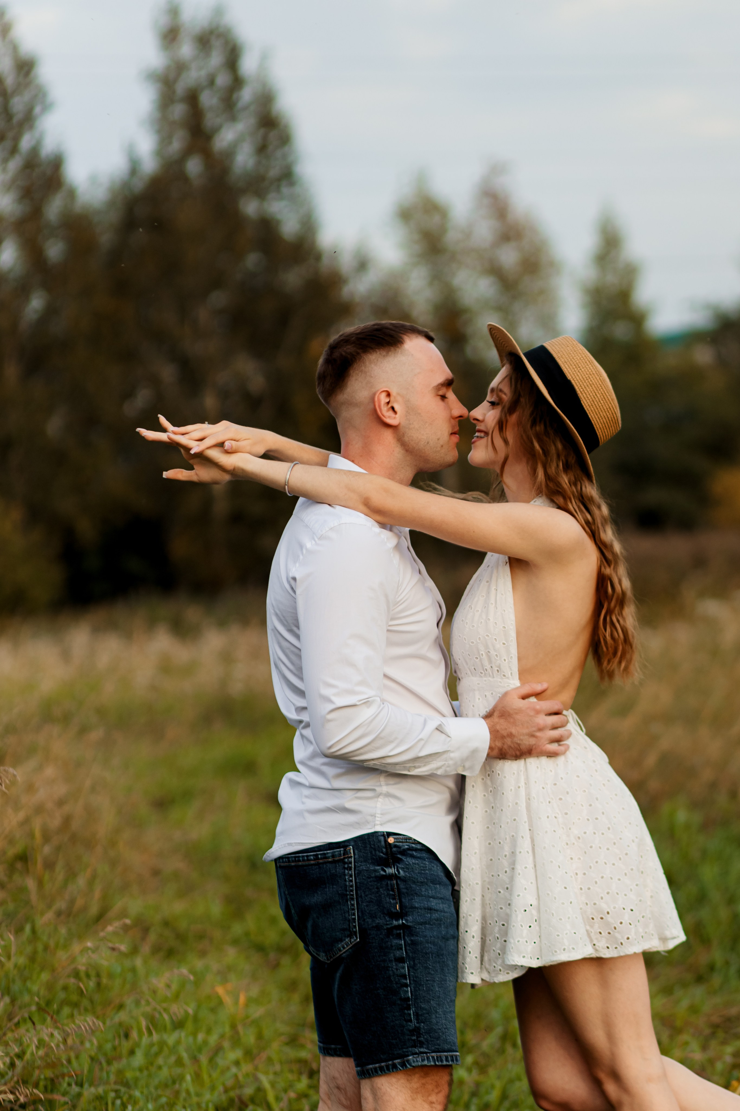 Закат, поле. Свадебный и семейный фотограф Екатеринбург Настя Саедгалина