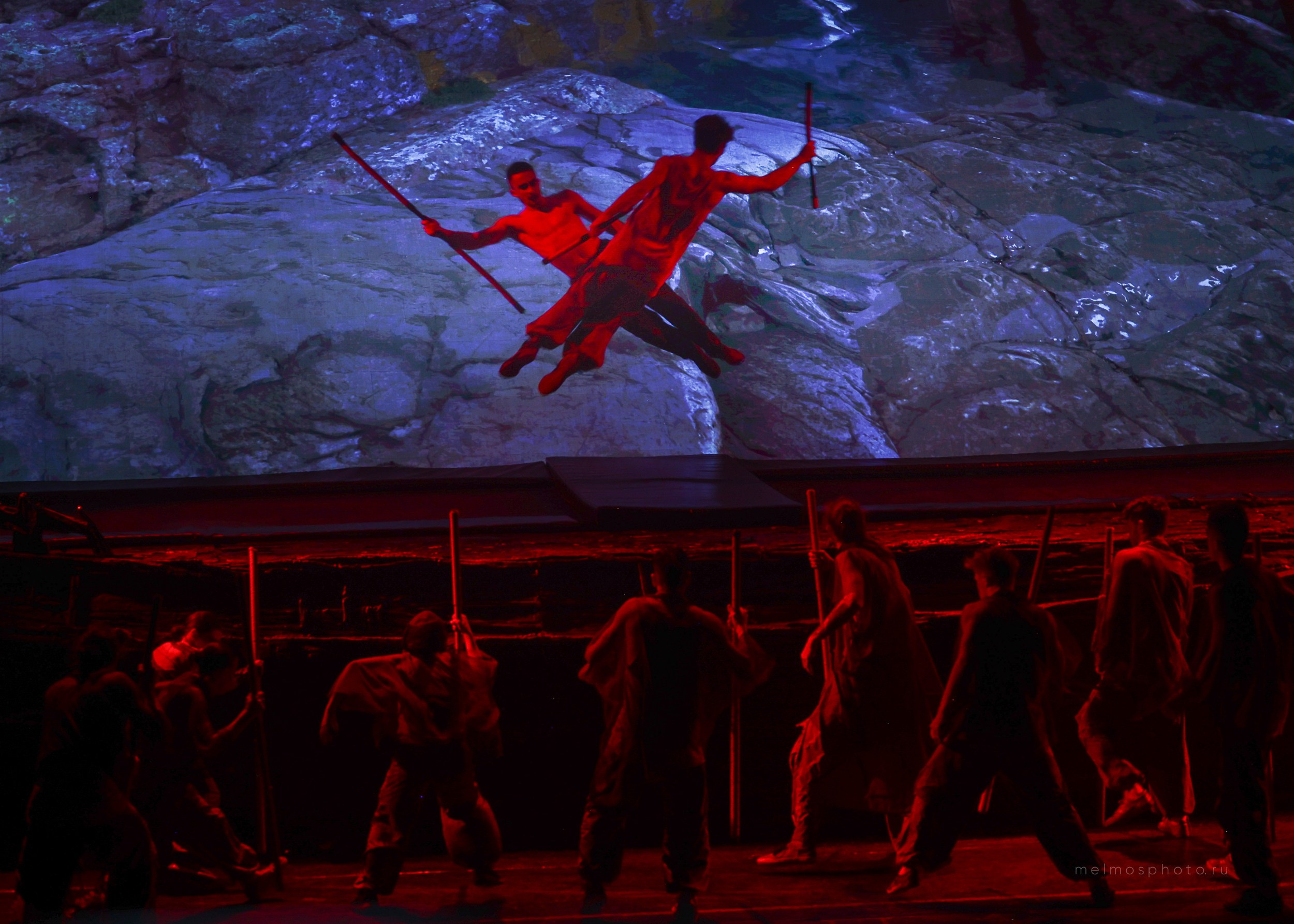 АНТИГРАВИТАЦИЯ. Репортажный, архитектурный, театральный и файн-арт фотограф Лена Мельникова в Москве