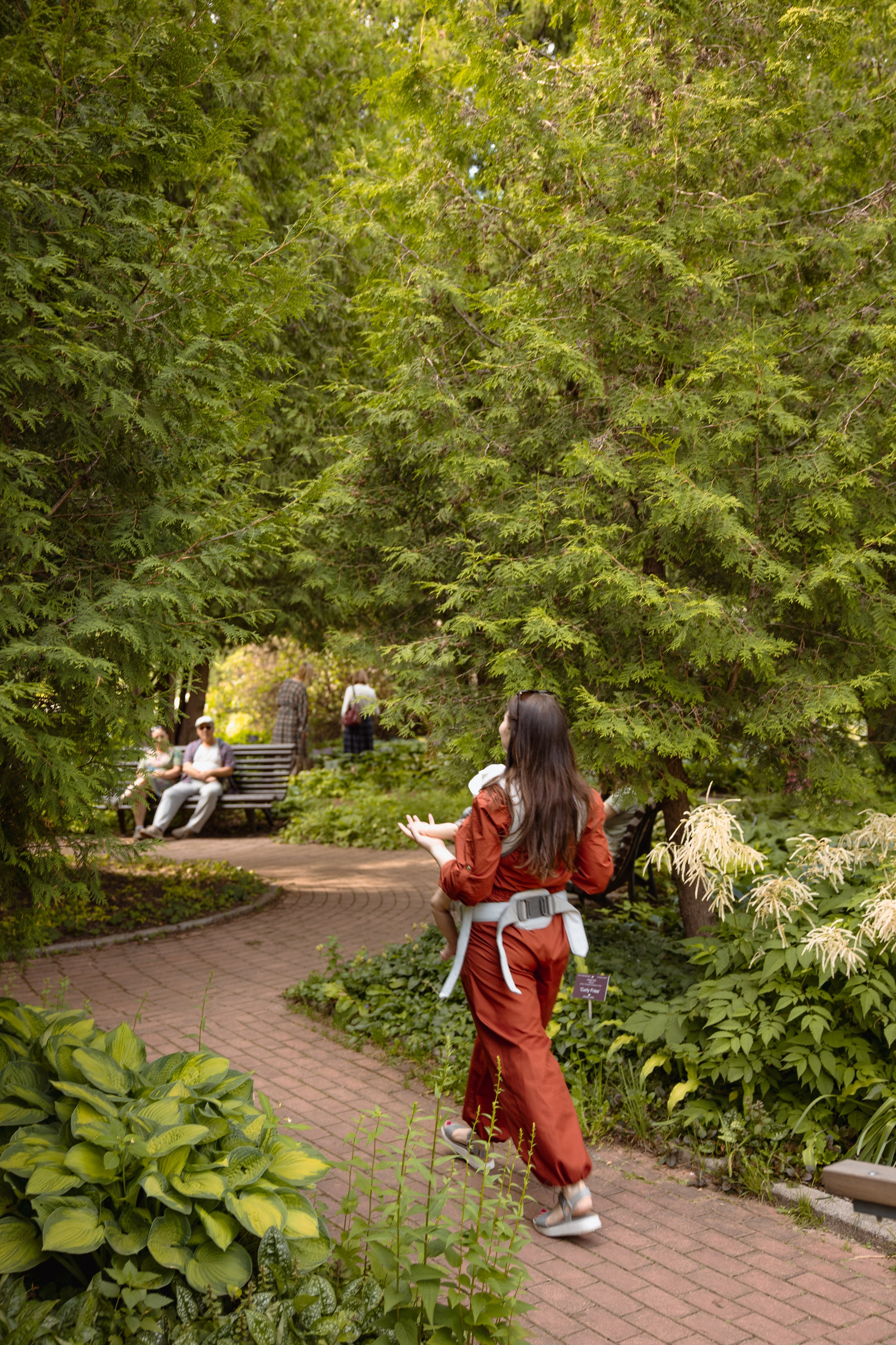 Настя с сыном у Alma-Mater. Ваш семейный newborn и lifestyle фотограф в СПБ Наталья Журавлева