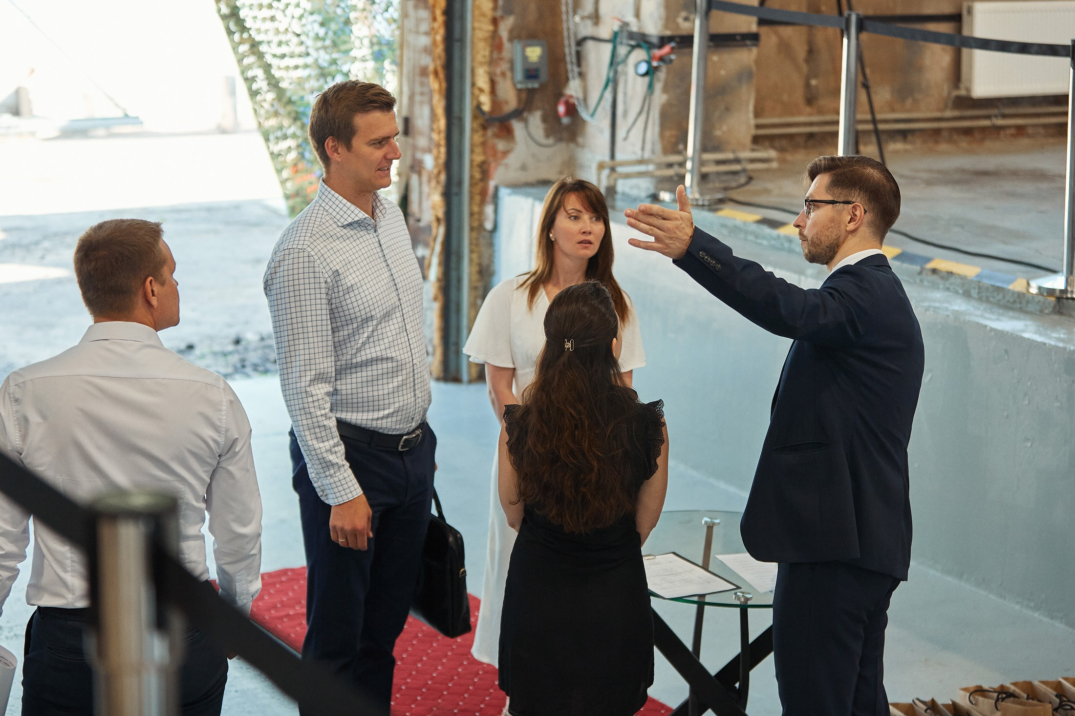 EMG / Международный форум / Презентация нового высокоточного станка. Антон Артюшин, портретный фотограф. Москва