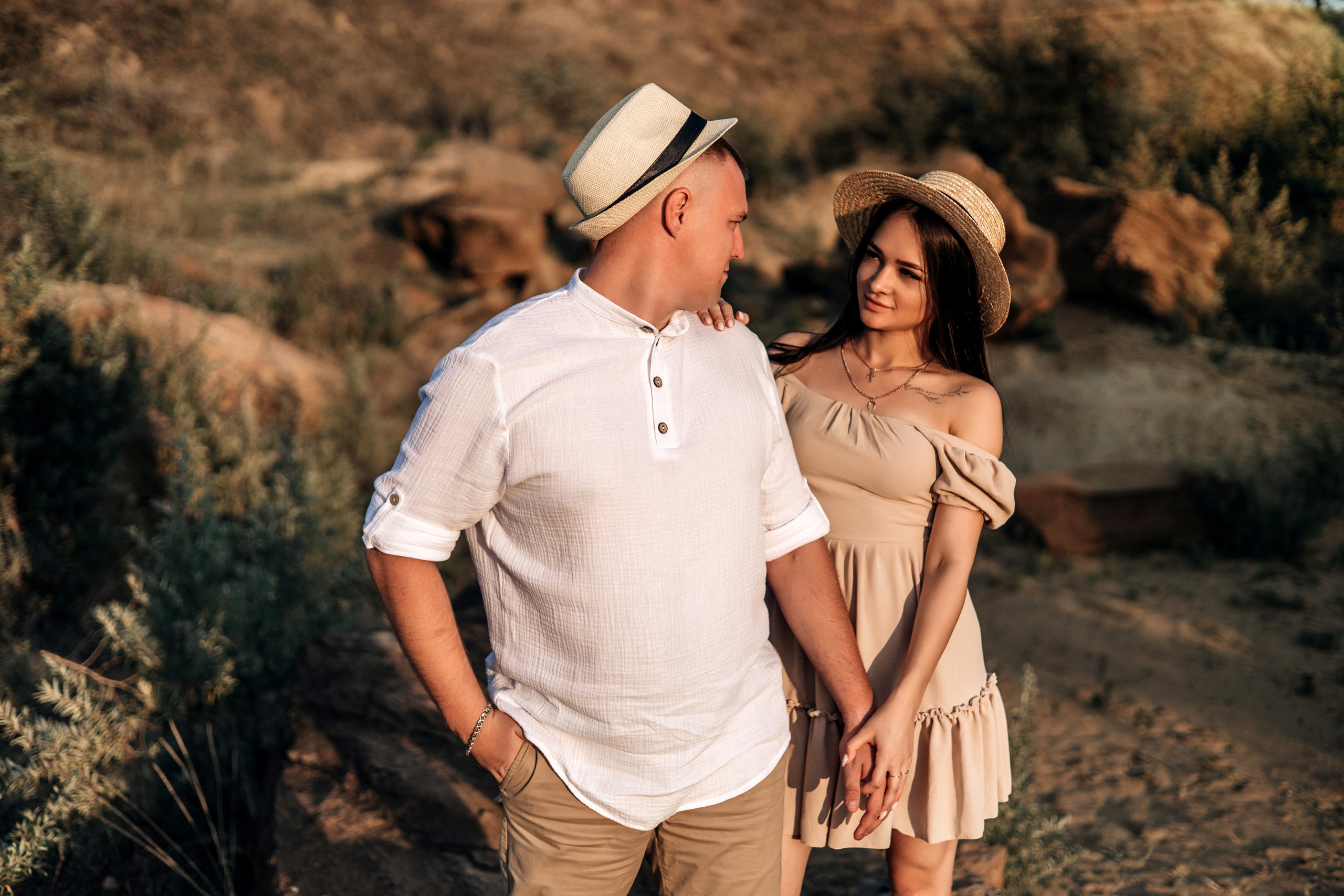 красивая пара на закате