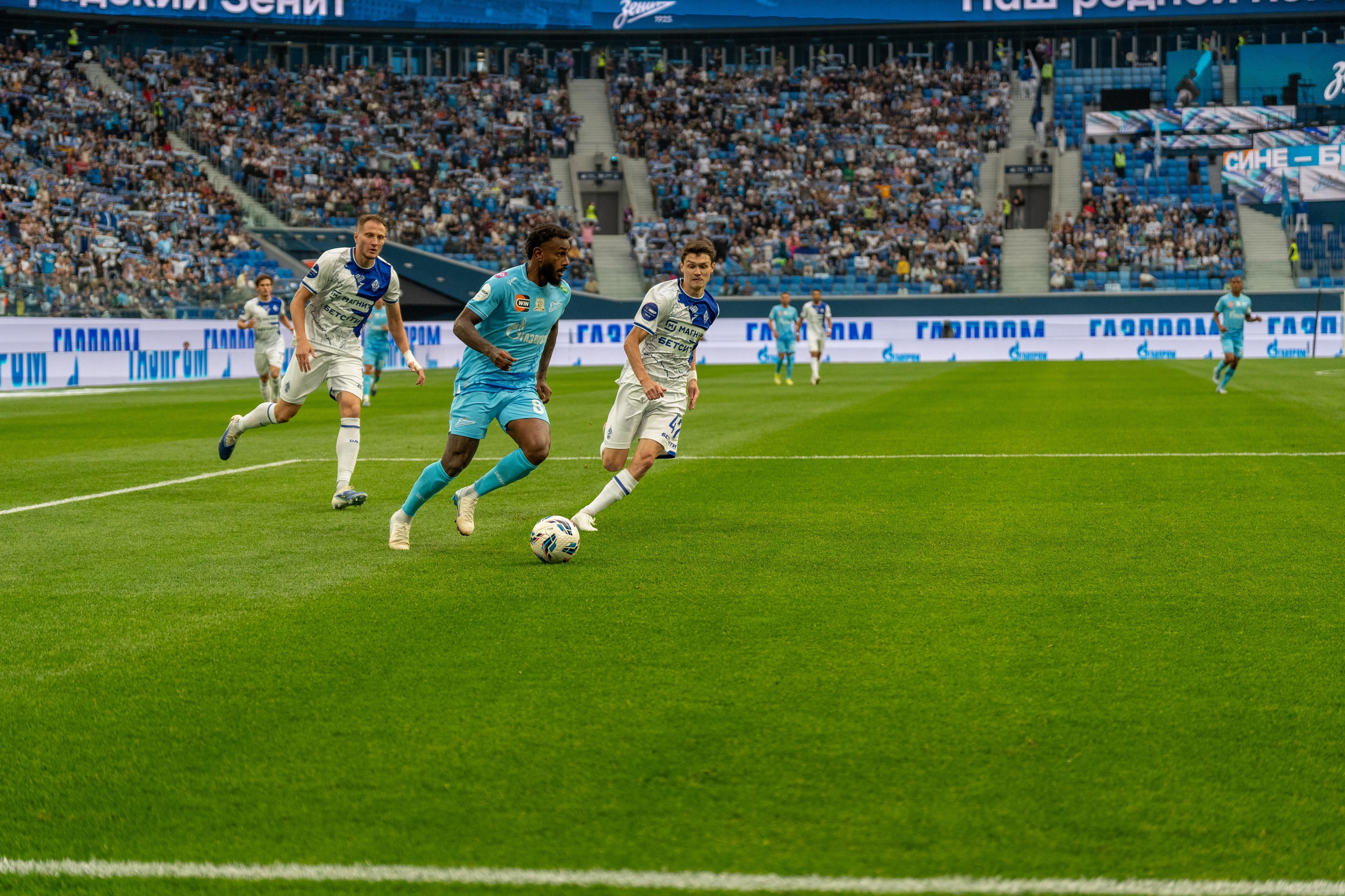 Игровой момент матча Зенит—Динамо, спортивный фотограф Санкт-Петербург