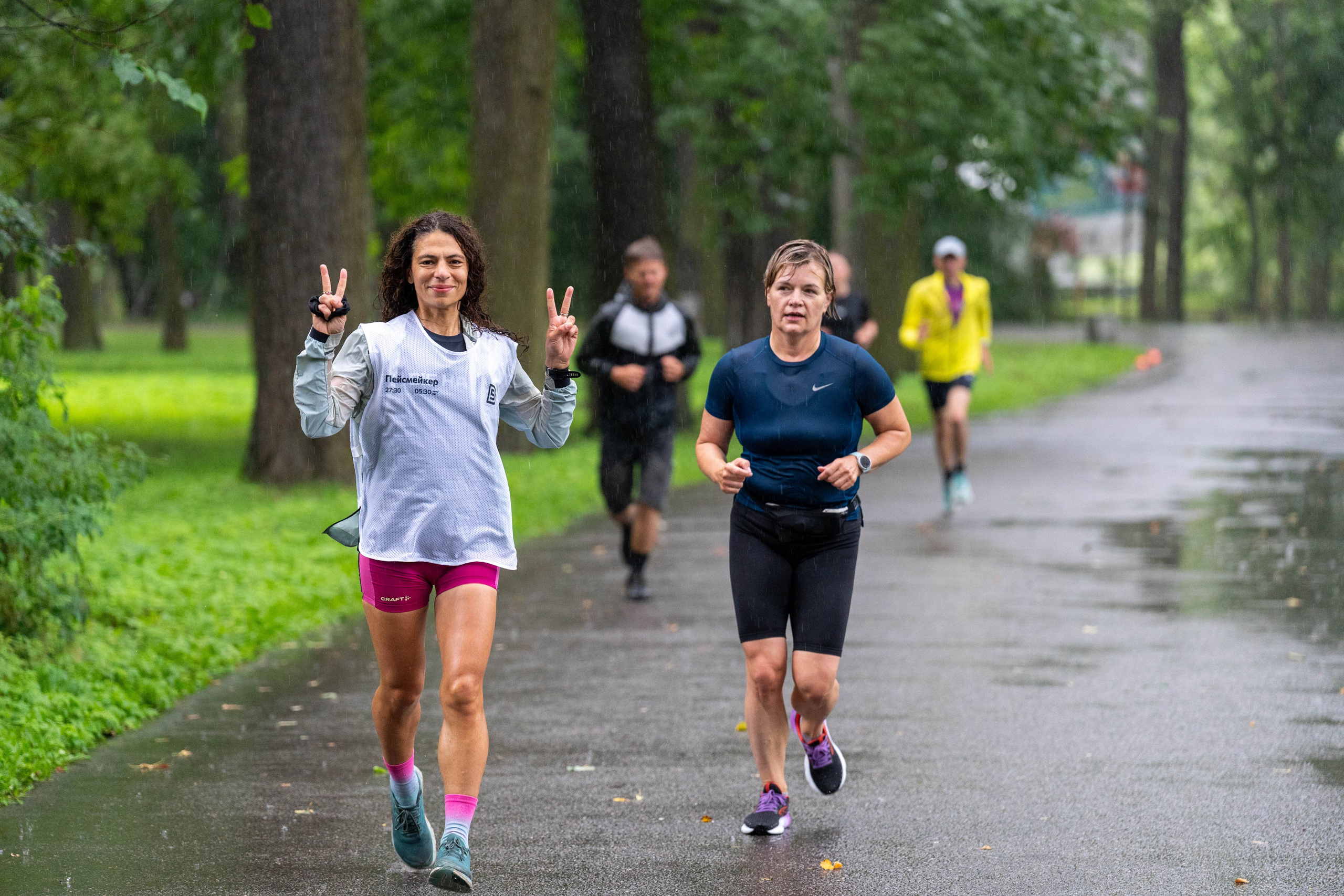 Участники субботней пробежки «5 вёрст» на Елагином острове, спортивный фотограф Санкт-Петербург