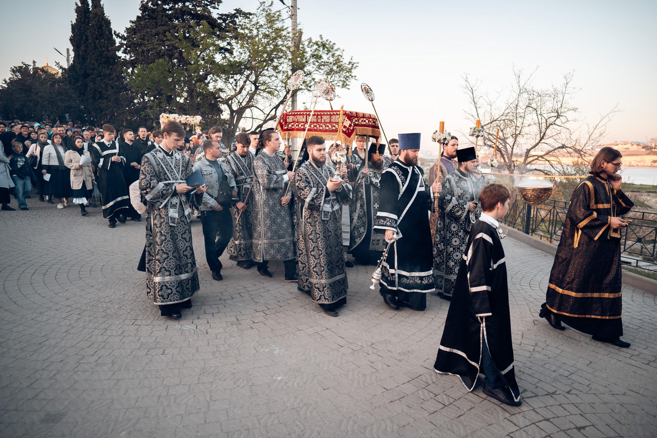 Богослужение Великой пятницы в Херсонесском монастыре Севастополь. Церковный фотограф Севастополь
