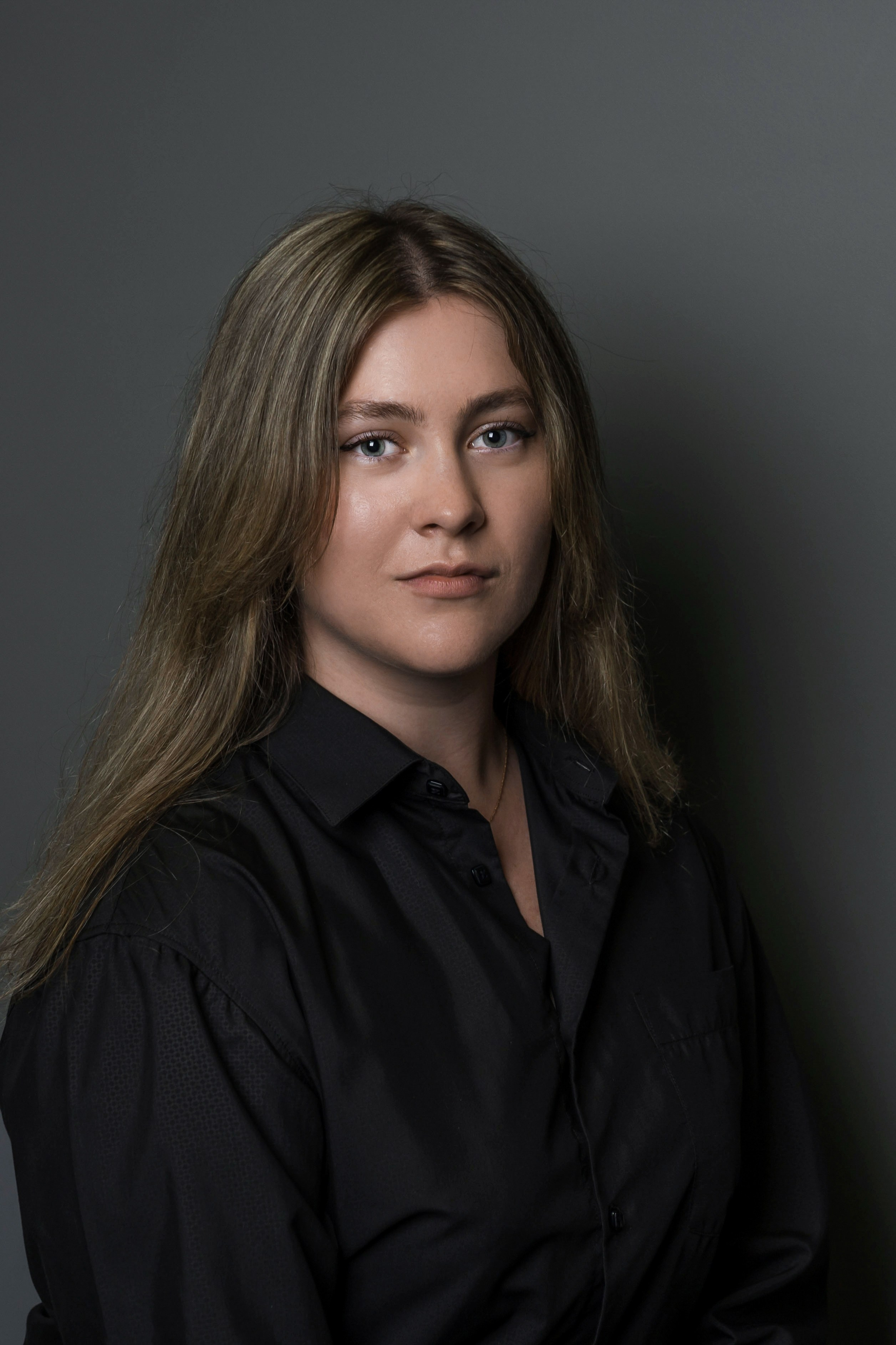 Корпоративный портрет сотрудников. Фотограф в Санкт-Петербурге. Репортажная и все съёмки для бизнеса