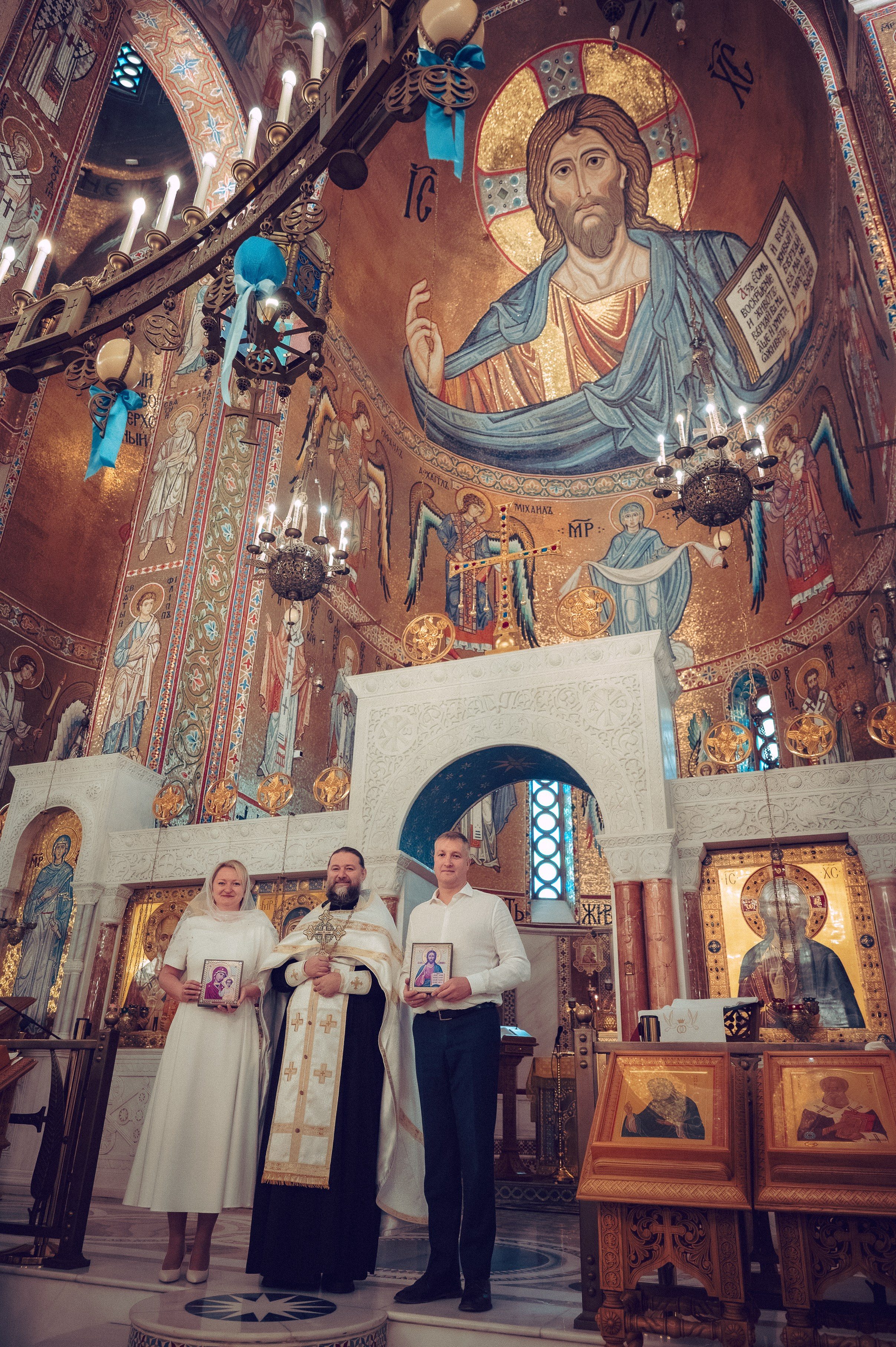 Венчание Ильи и Евгении в Храме Покрова Пресвятой Богородицы в Ясенево. Семейный фотограф Руслан Каримов Одинцово Москва