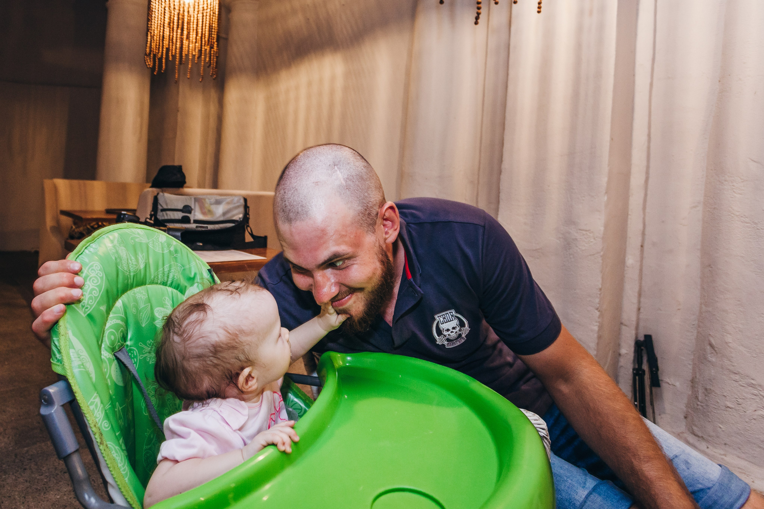 День рождение в уютном ресторане. Фотограф Денис Денисов