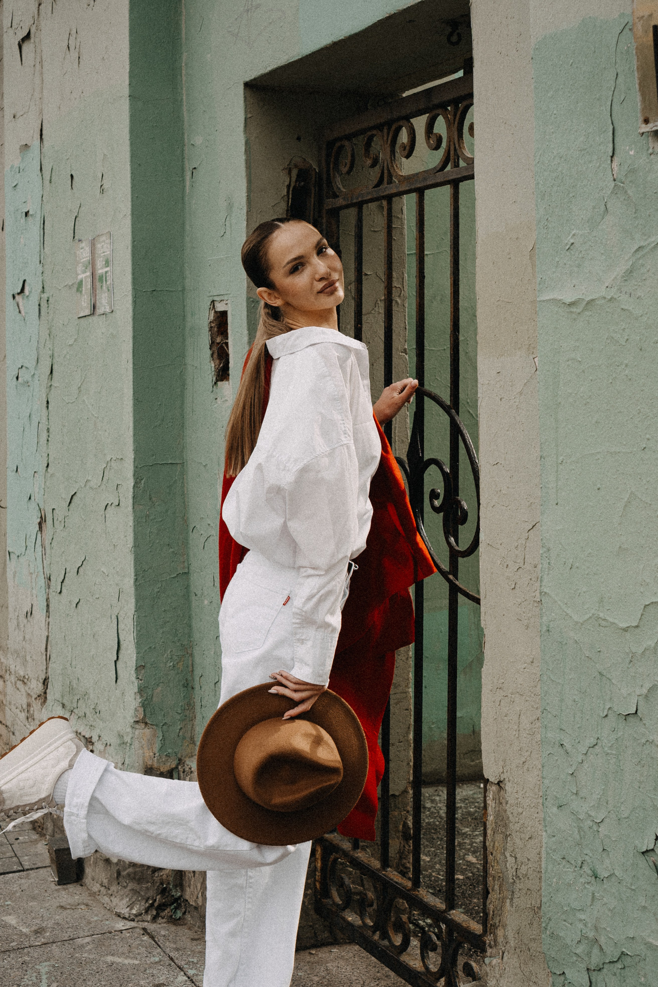 МЫ ГУЛЯЛИ ПРО КРЫШАМ ПИТЕРА. Профессиональный фотограф, Санкт-Петербург — Виктория Богомолова