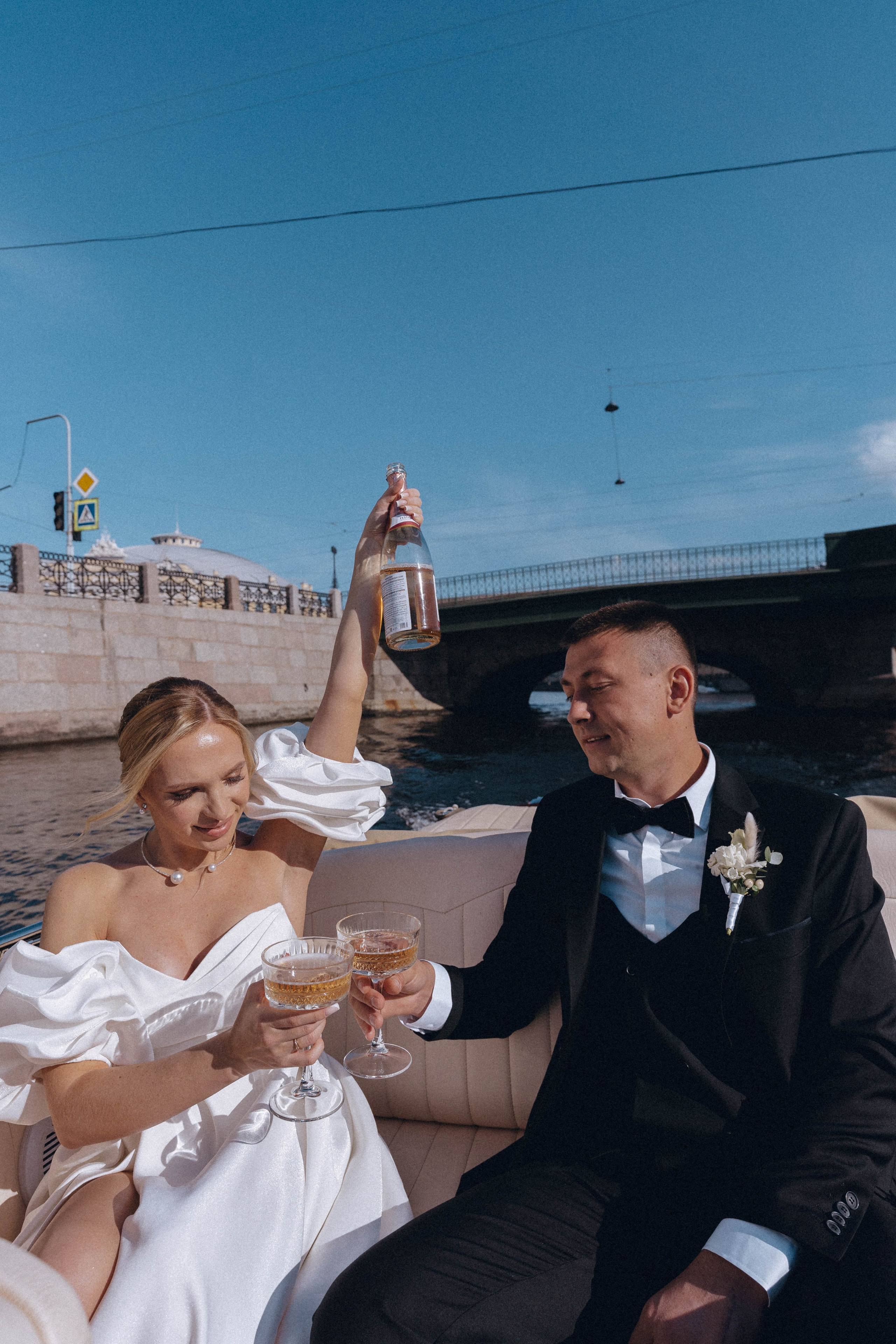 СВАДЕНБНАЯ СЬЕМКА НА КАТЕРЕ ПО КАНАЛАМ САНКТ-ПЕТЕРБУРГА И В АКВАТОРИИ НЕВЫ. Профессиональный фотограф, Санкт-Петербург — Виктория Богомолова