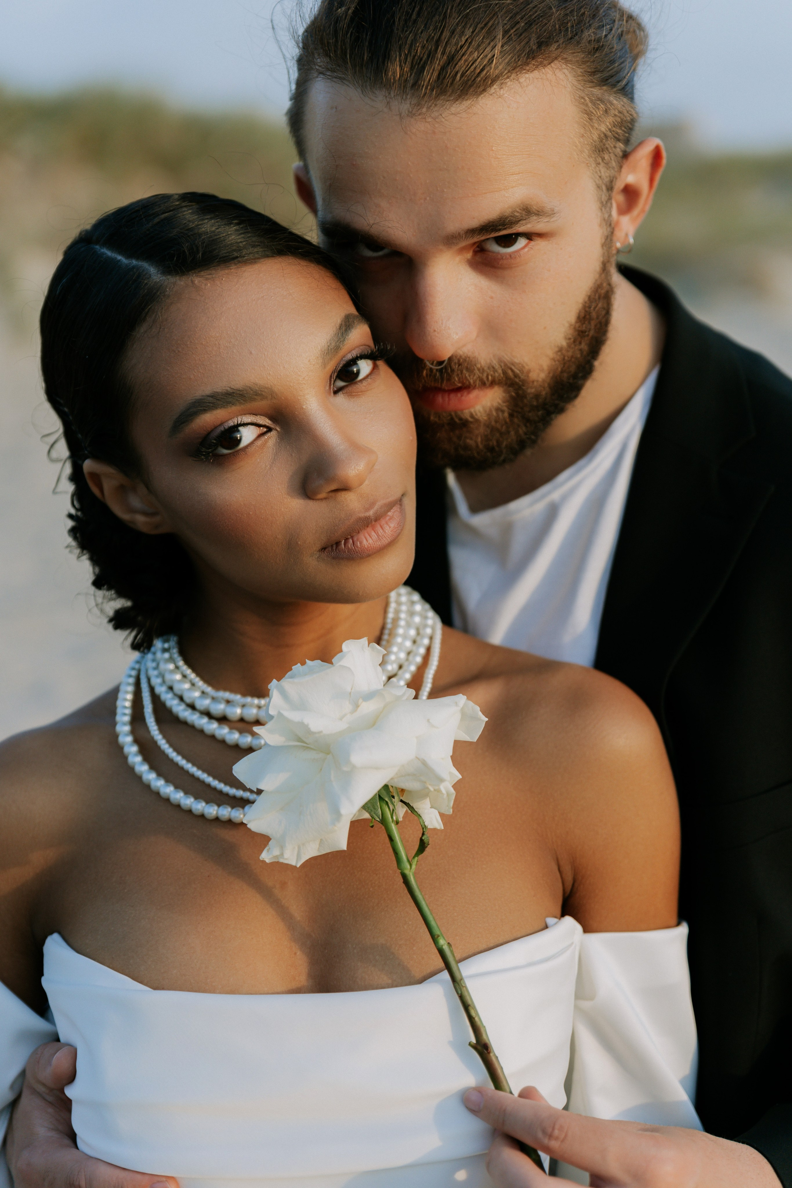 Выездная регистрация на море с белыми розами. Свадебный фотограф Калининград