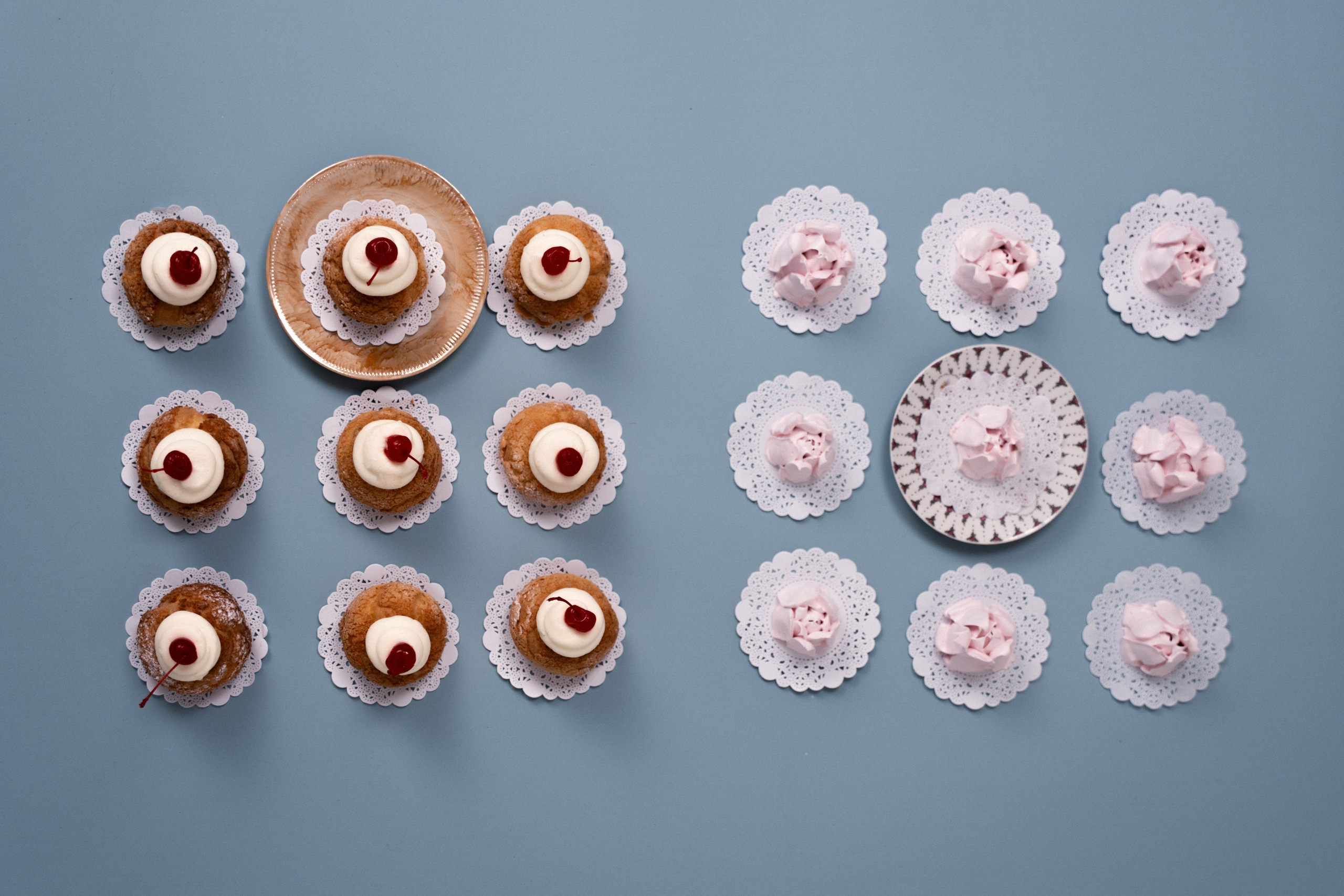 SET DESIGN OF CAKES