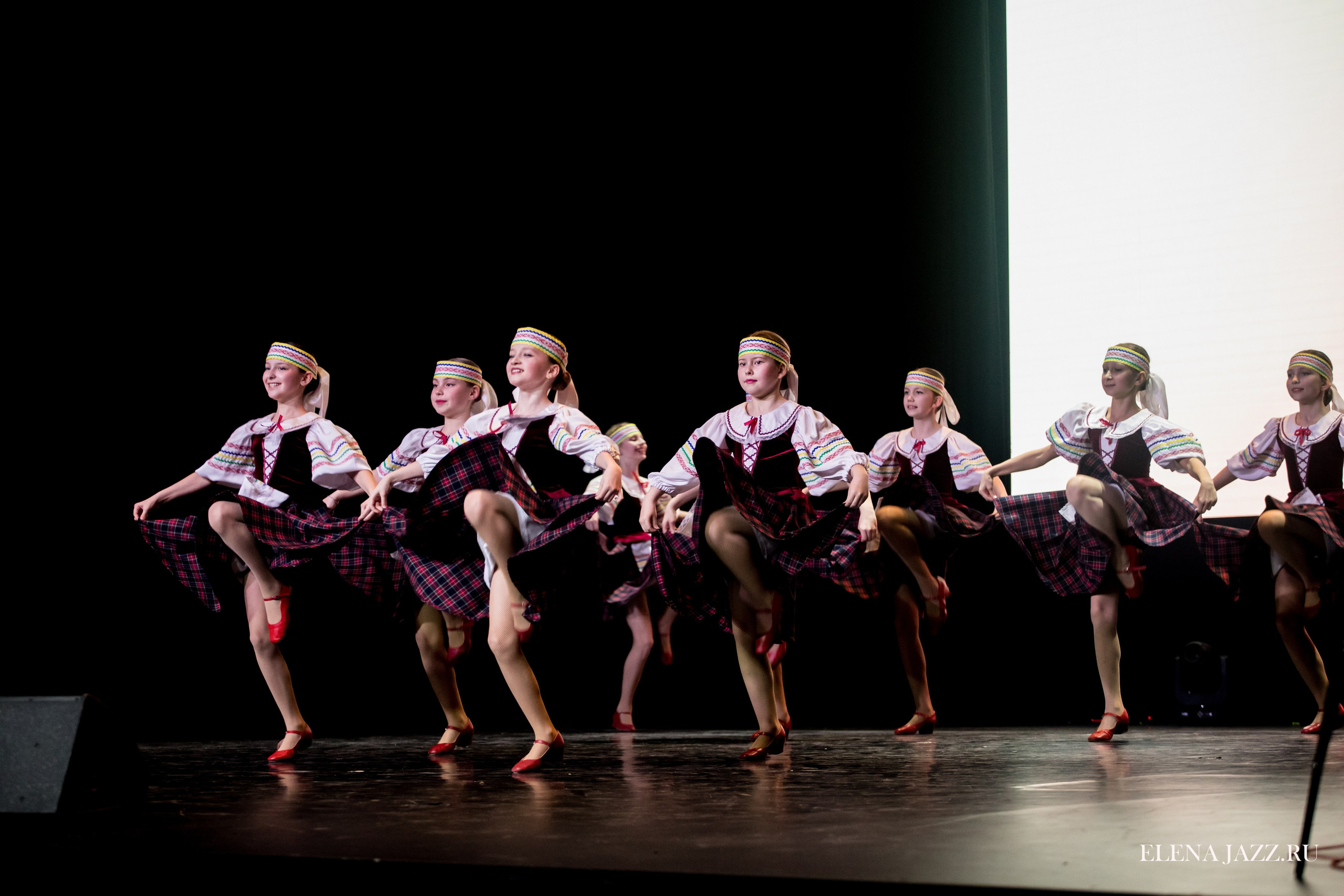 Концерт танцевального коллектива. Репортажный фотограф Елена Джаз в Москва