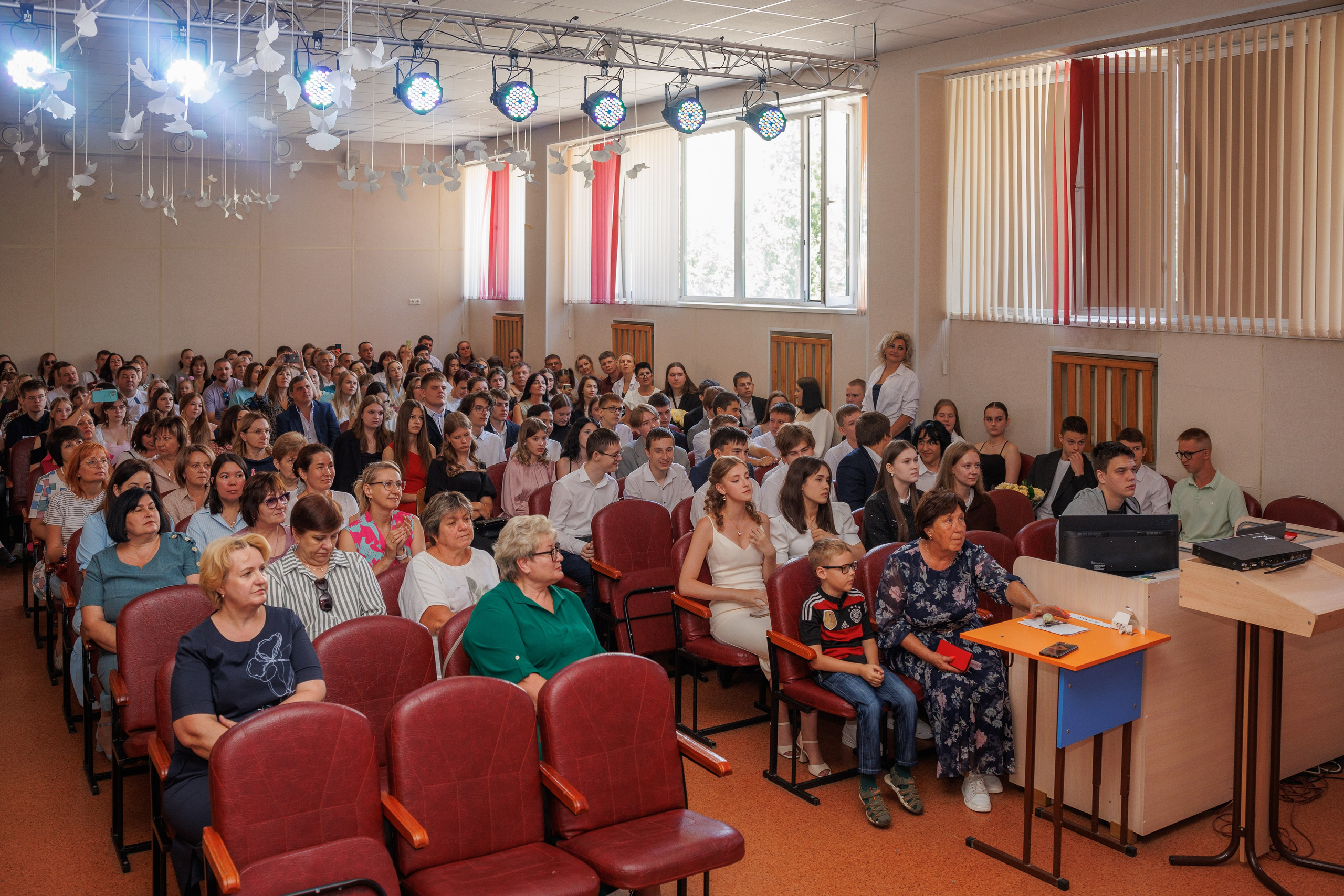 Вручение аттестатов. Свадебный и семейный фотограф в Новосибирске Ирина Дорошкова