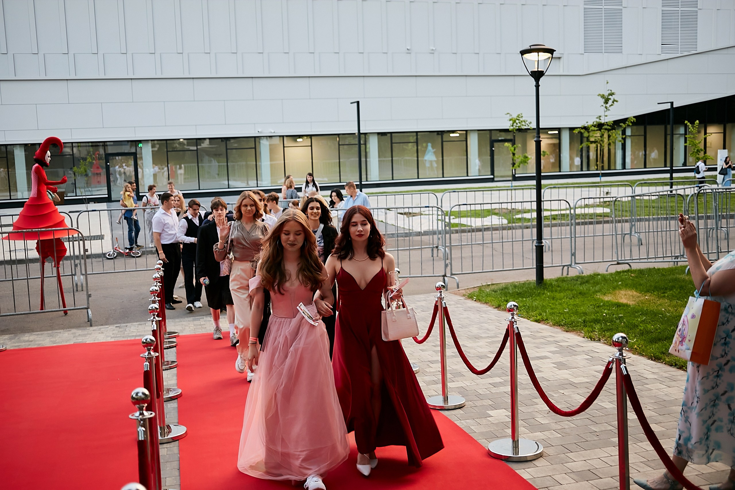 Выпускной 2024 концертный зал Академия ВТБ. Фотограф и Видеограф в Москве. Олег Корушев