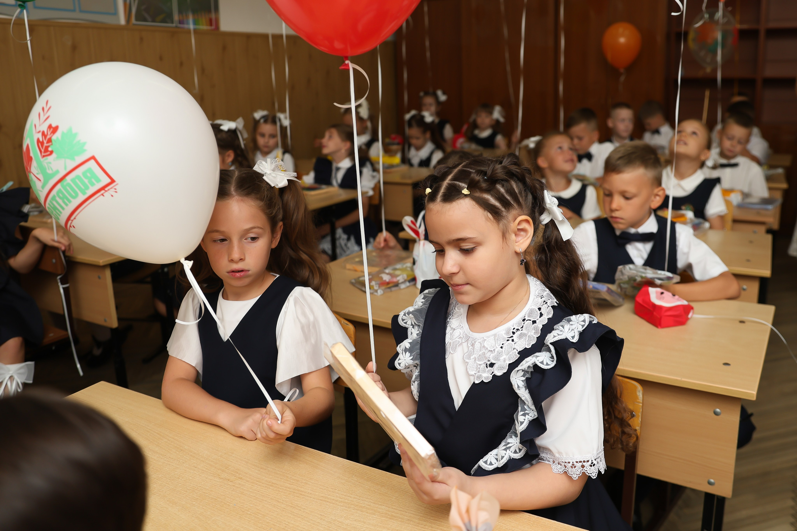 1 сентября 1 класс. Классные выпускные альбомы Классфото Краснодар