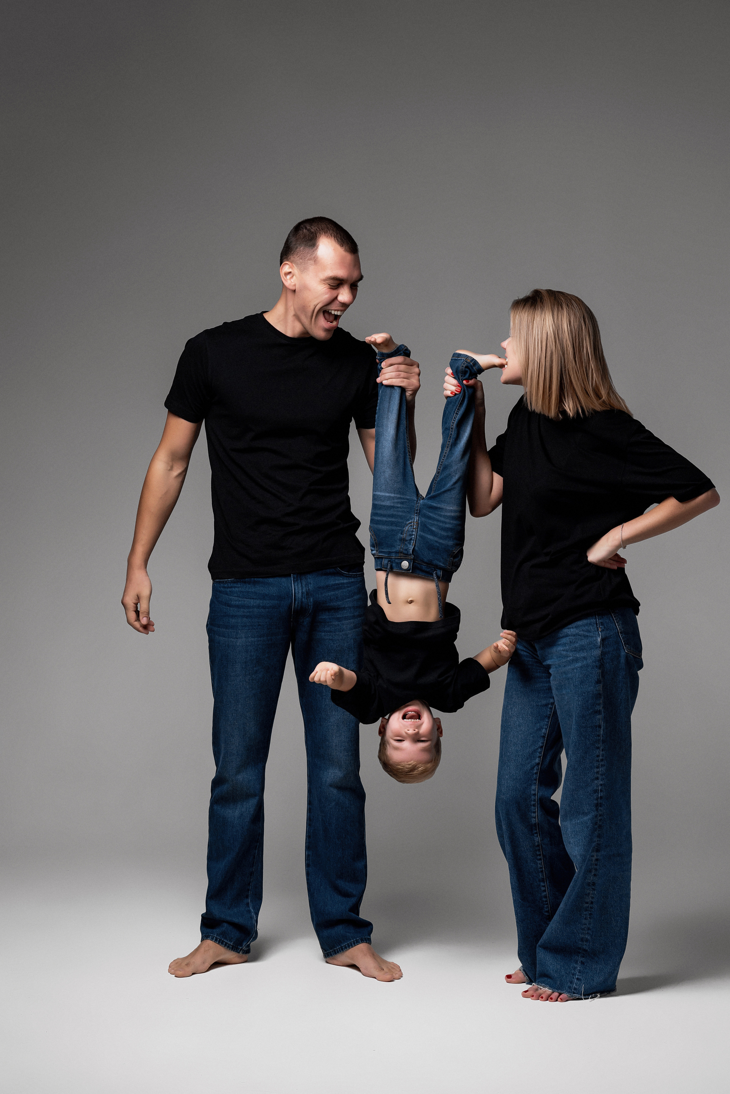 Семейная съемка. Фотограф беременности в стиле минимализм г. Сочи Илина Гринева