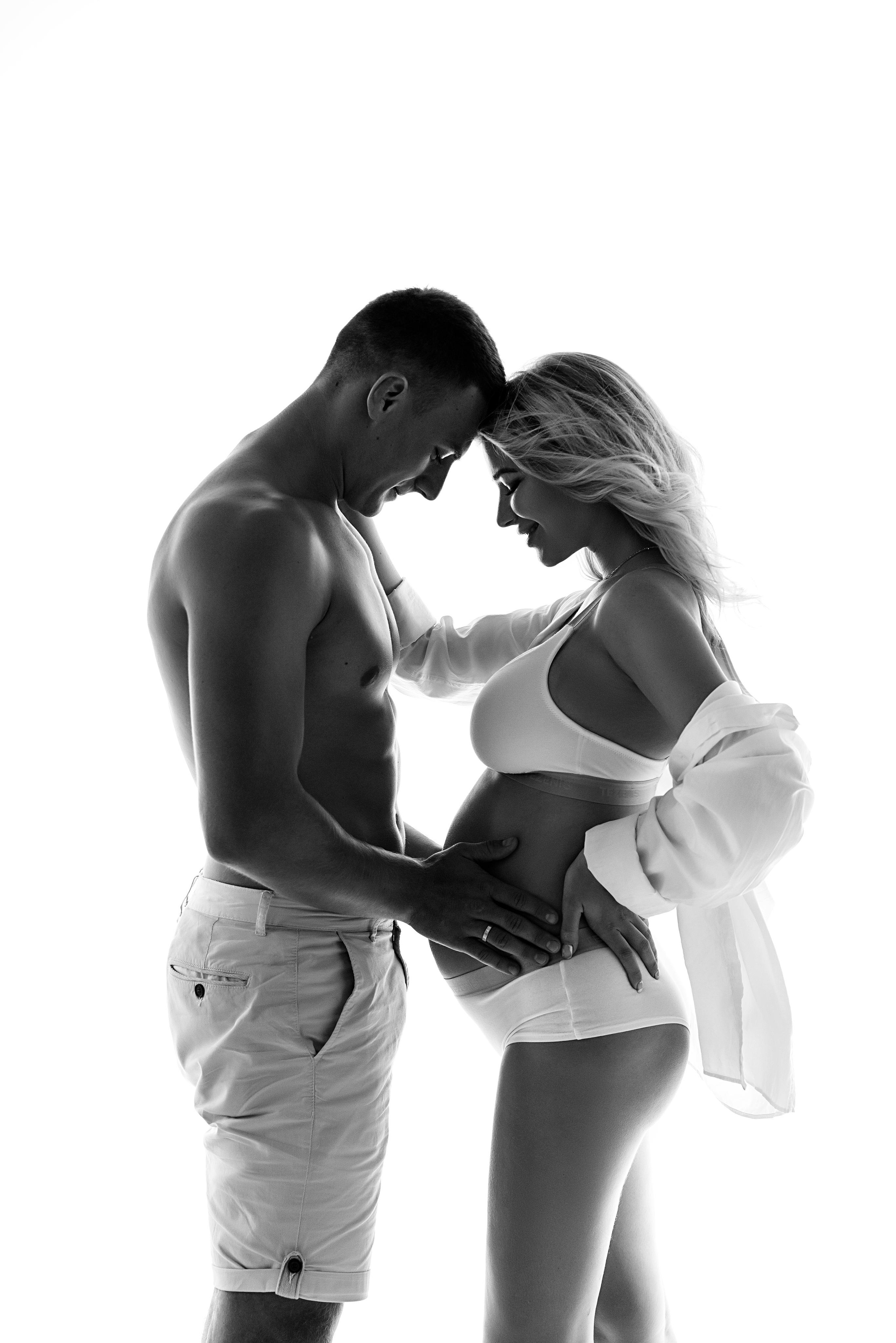 Беременность. Фотограф беременности в стиле минимализм г. Сочи Илина Гринева