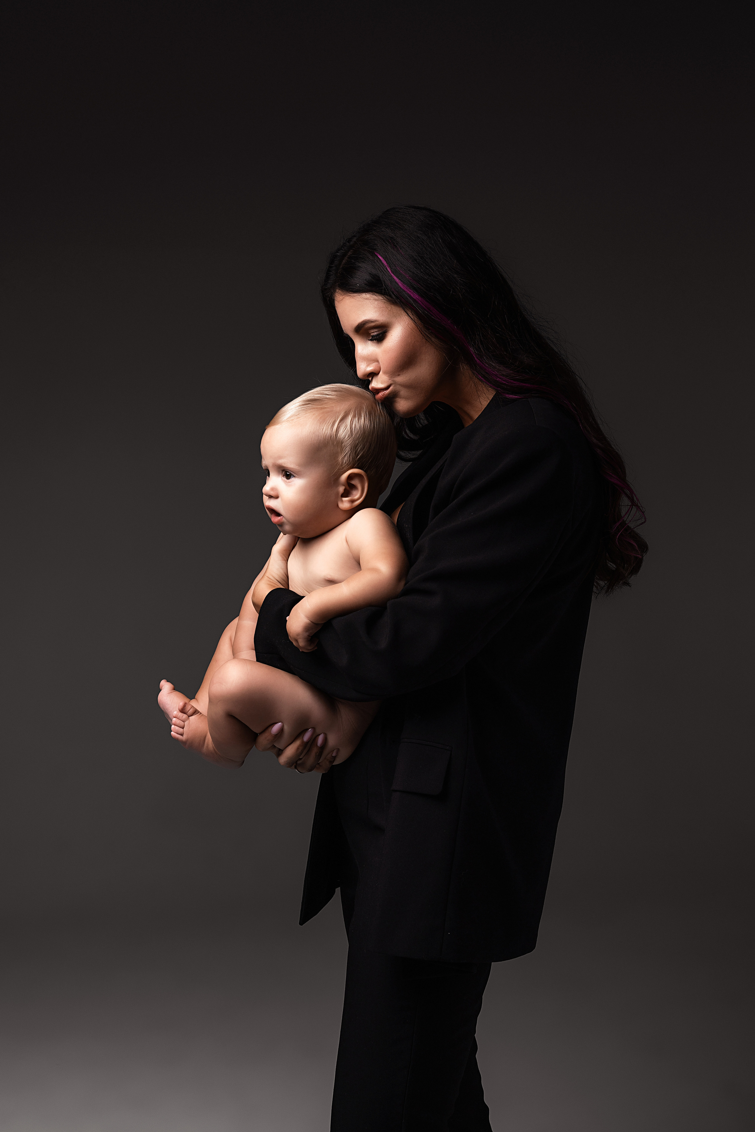 Мама и малыш. Фотограф беременности в стиле минимализм г. Сочи Илина Гринева
