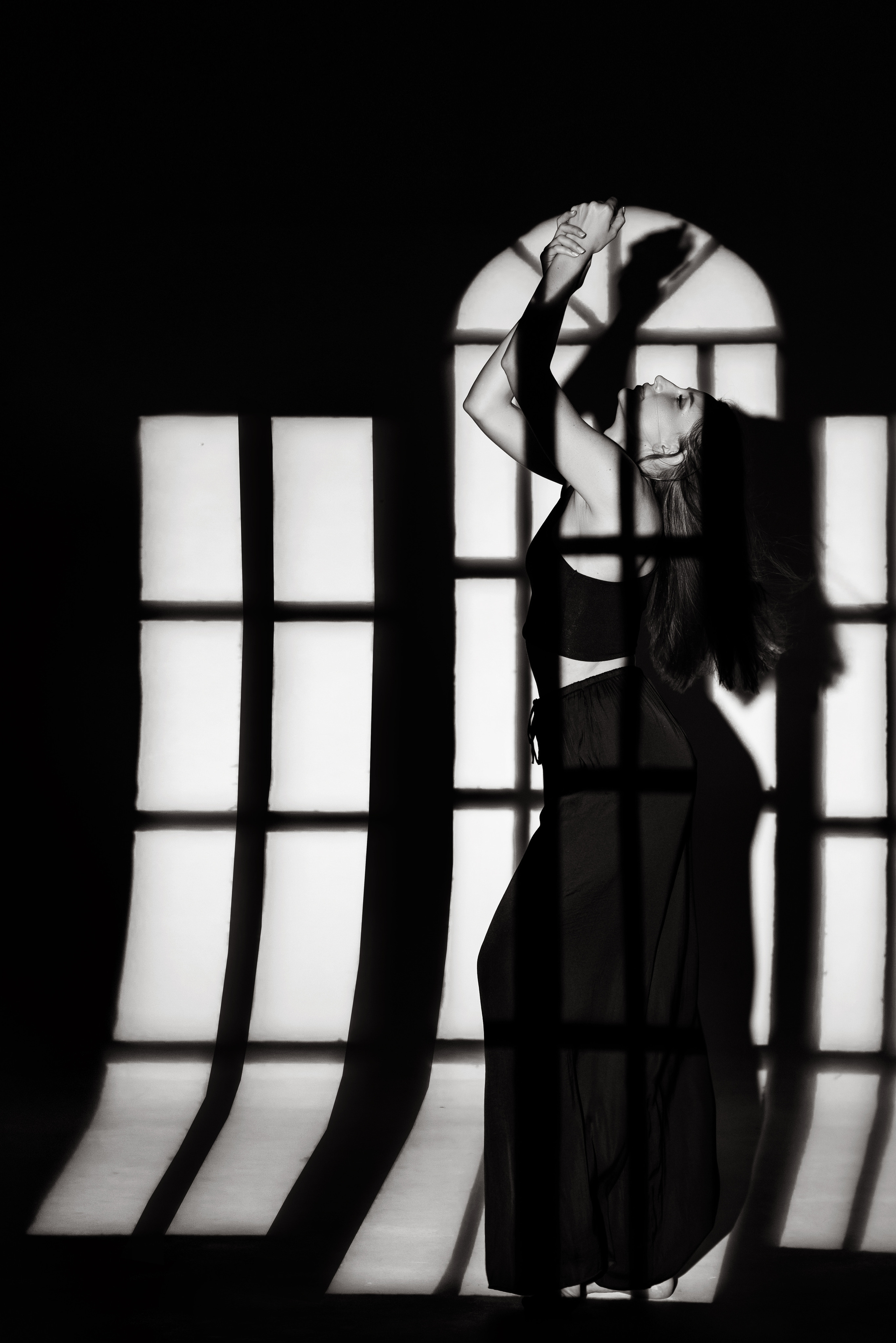 Женский портрет. Фотограф беременности в стиле минимализм г. Сочи Илина Гринева