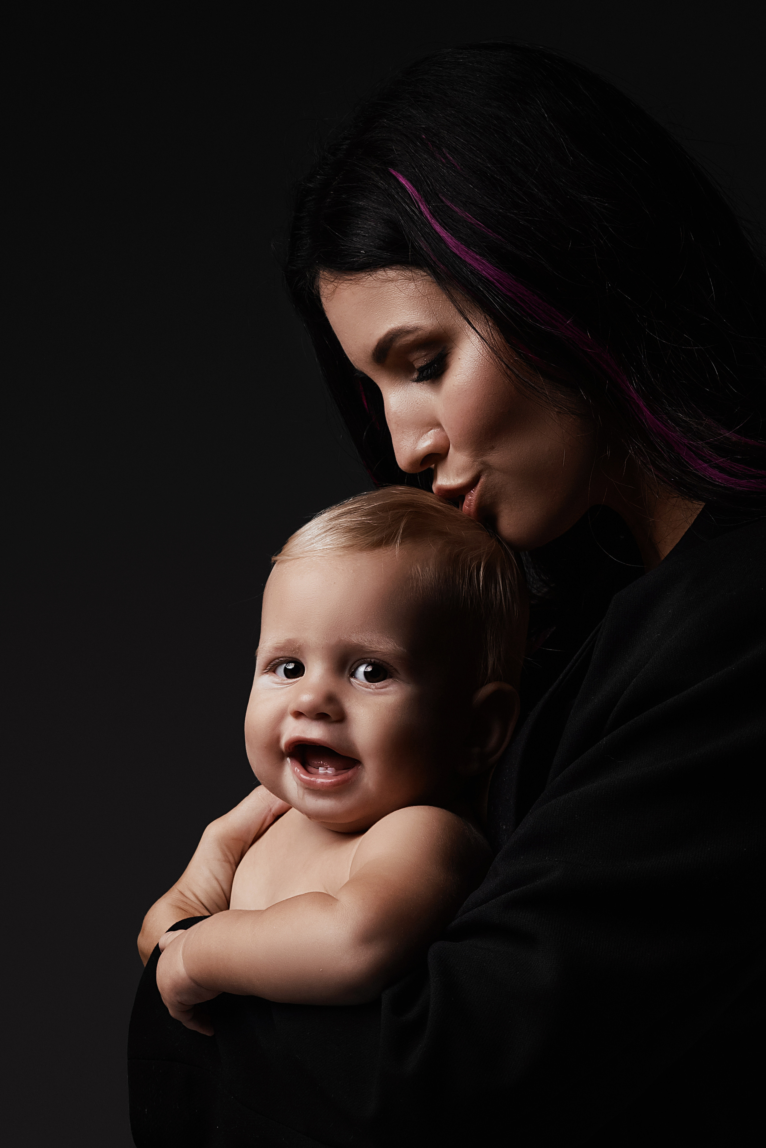 Мама и малыш. Фотограф беременности в стиле минимализм г. Сочи Илина Гринева