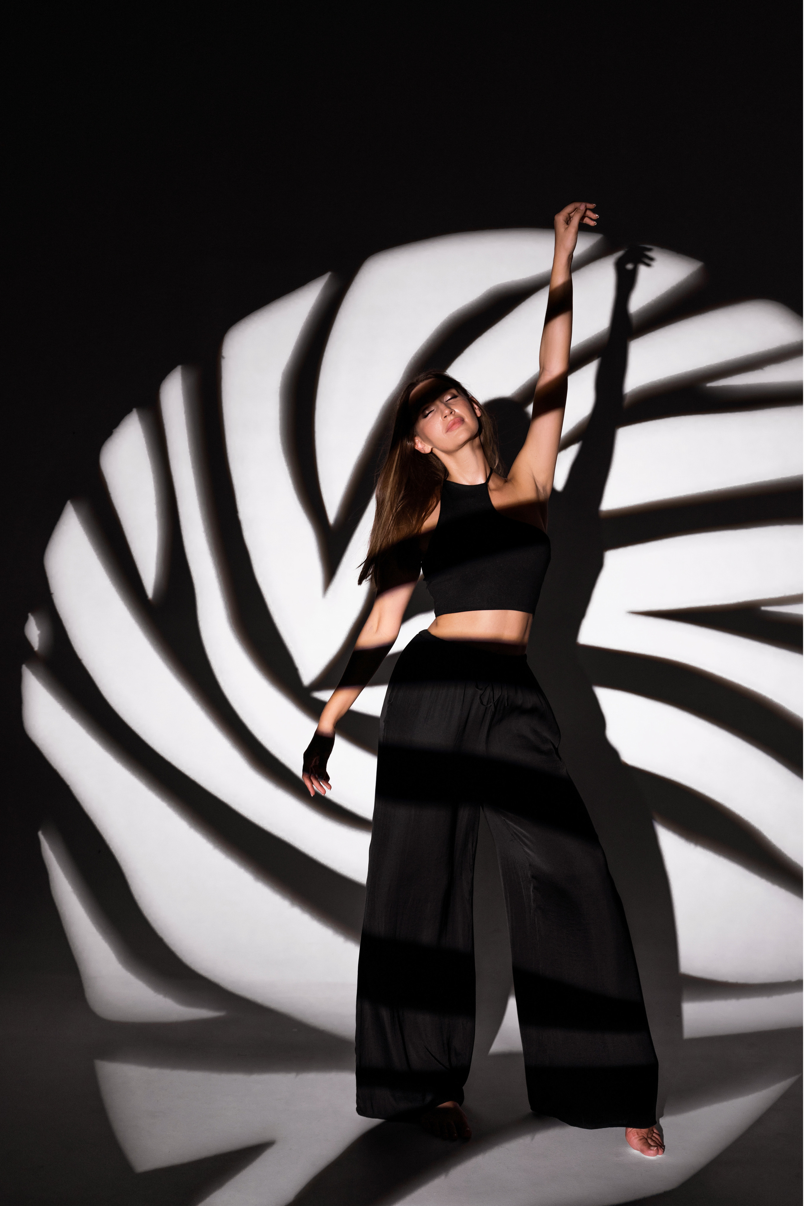 Женский портрет. Фотограф беременности в стиле минимализм г. Сочи Илина Гринева