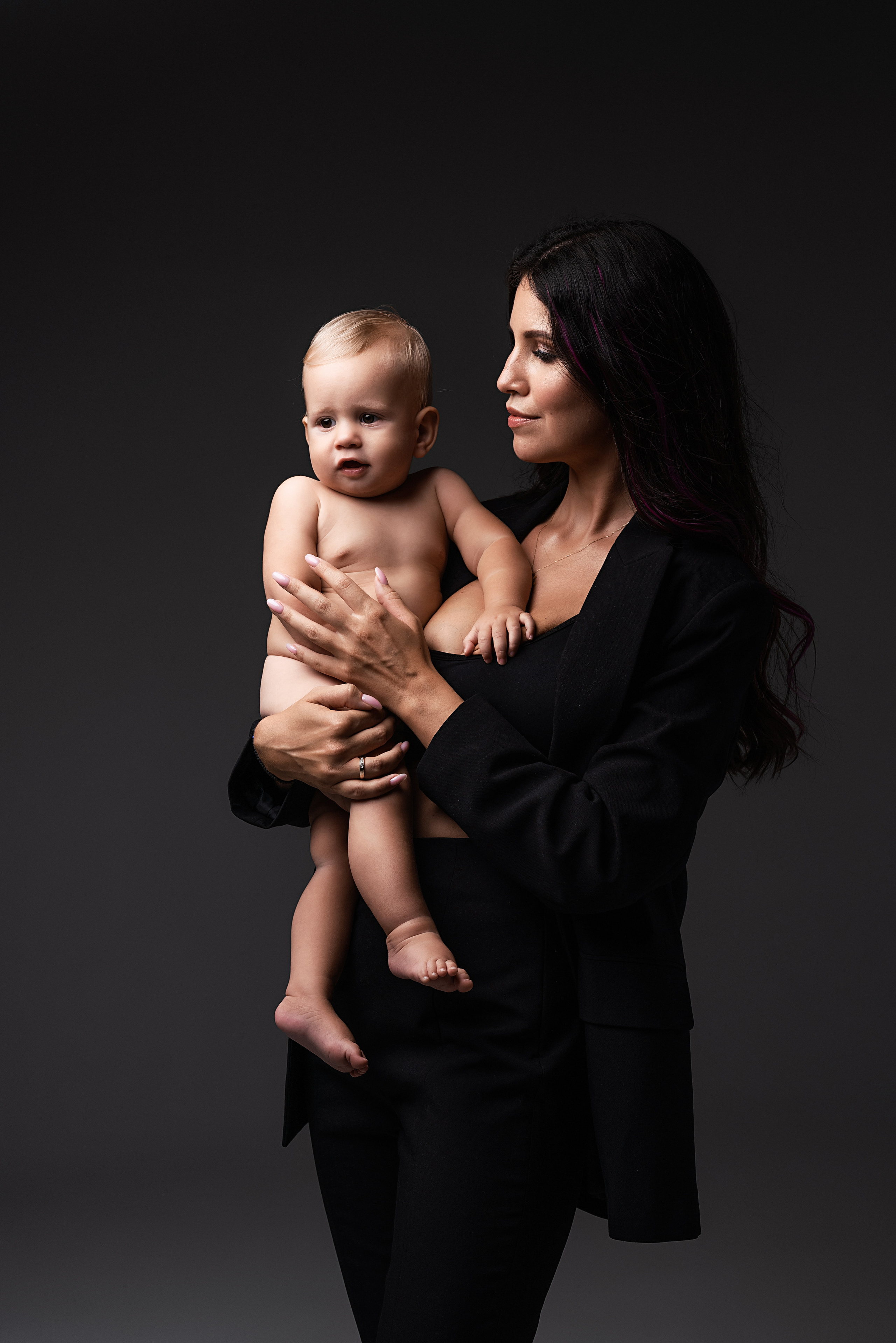 Мама и малыш. Фотограф беременности в стиле минимализм г. Сочи Илина Гринева