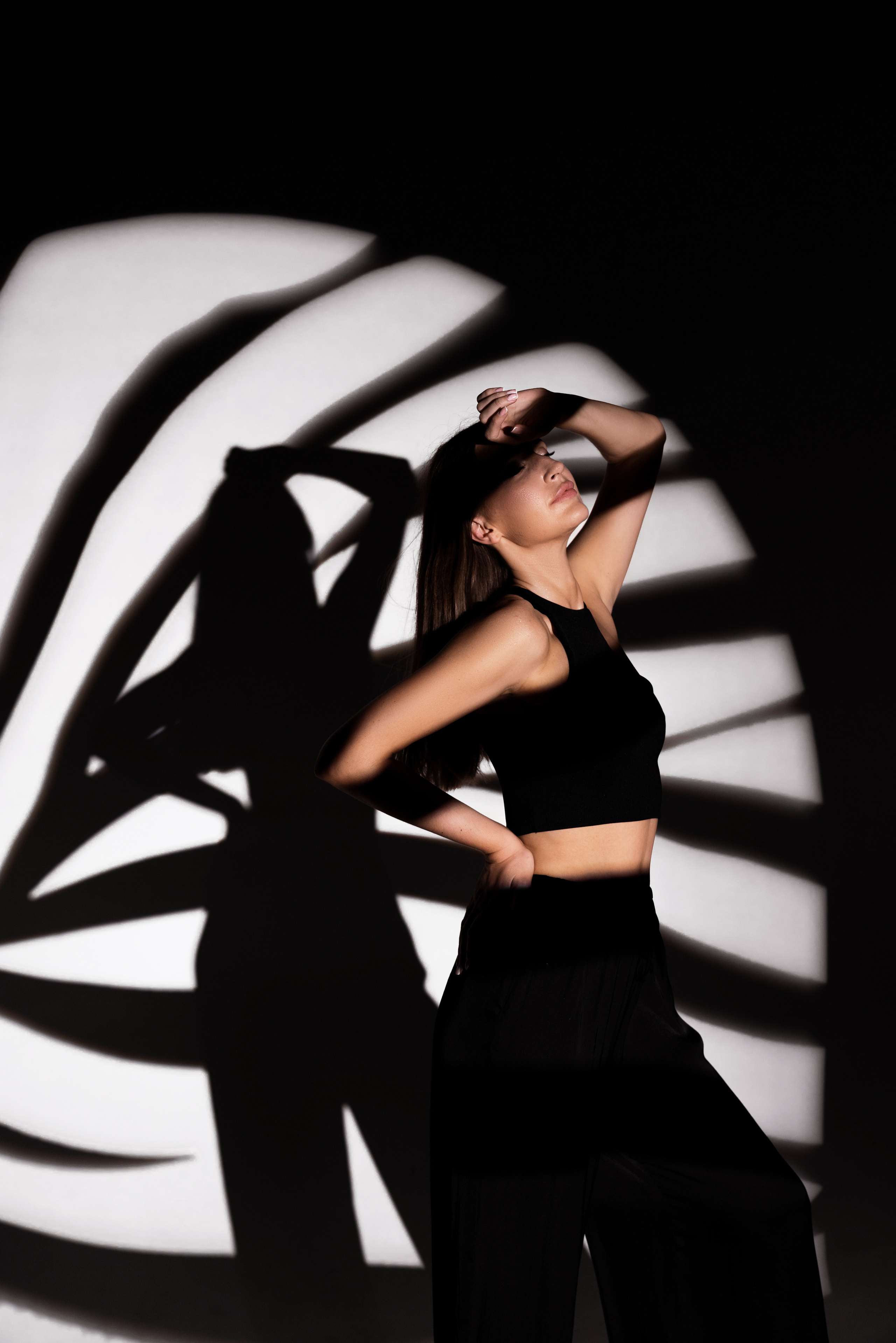 Женский портрет. Фотограф беременности в стиле минимализм г. Сочи Илина Гринева