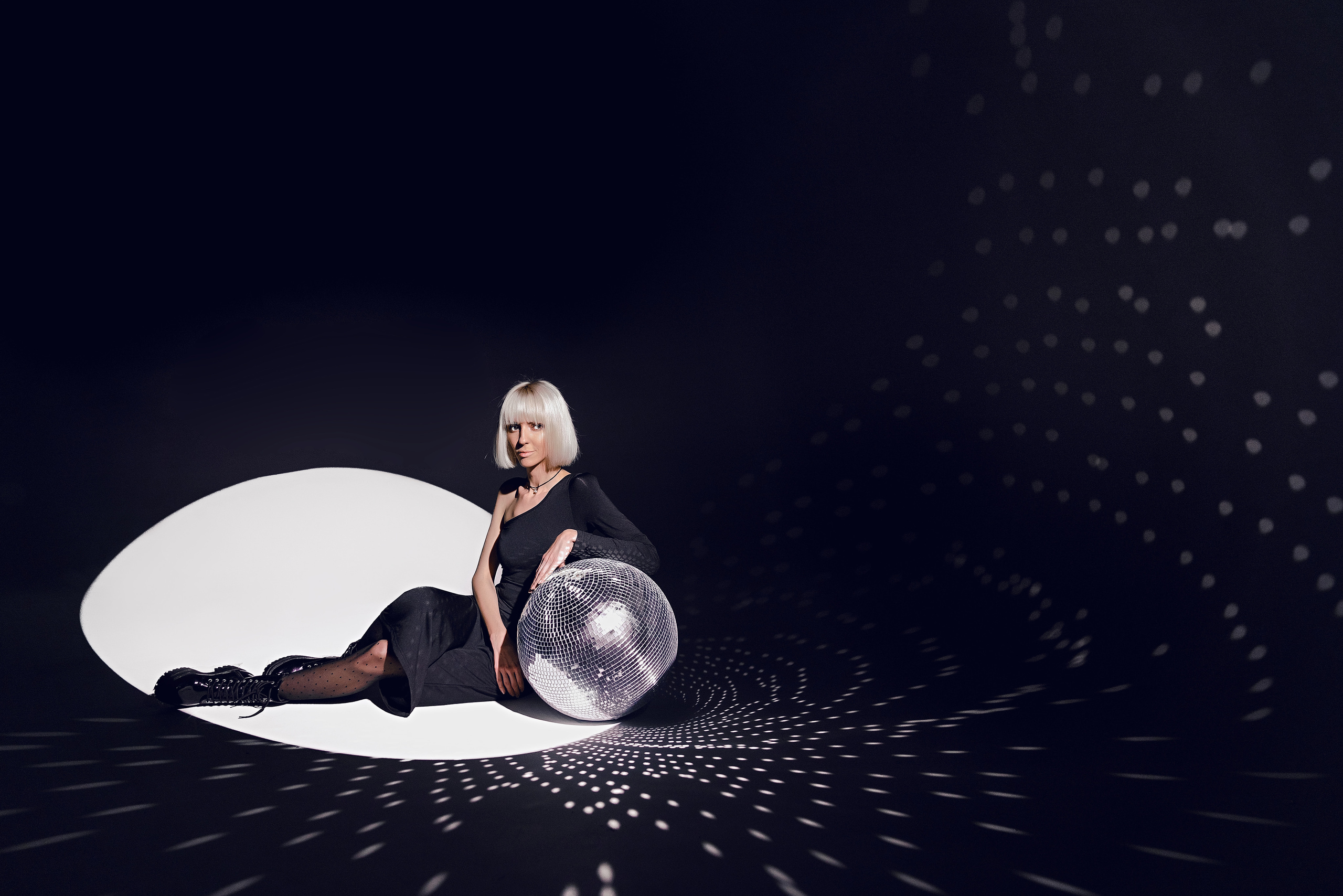 Женский портрет. Фотограф беременности в стиле минимализм г. Сочи Илина Гринева