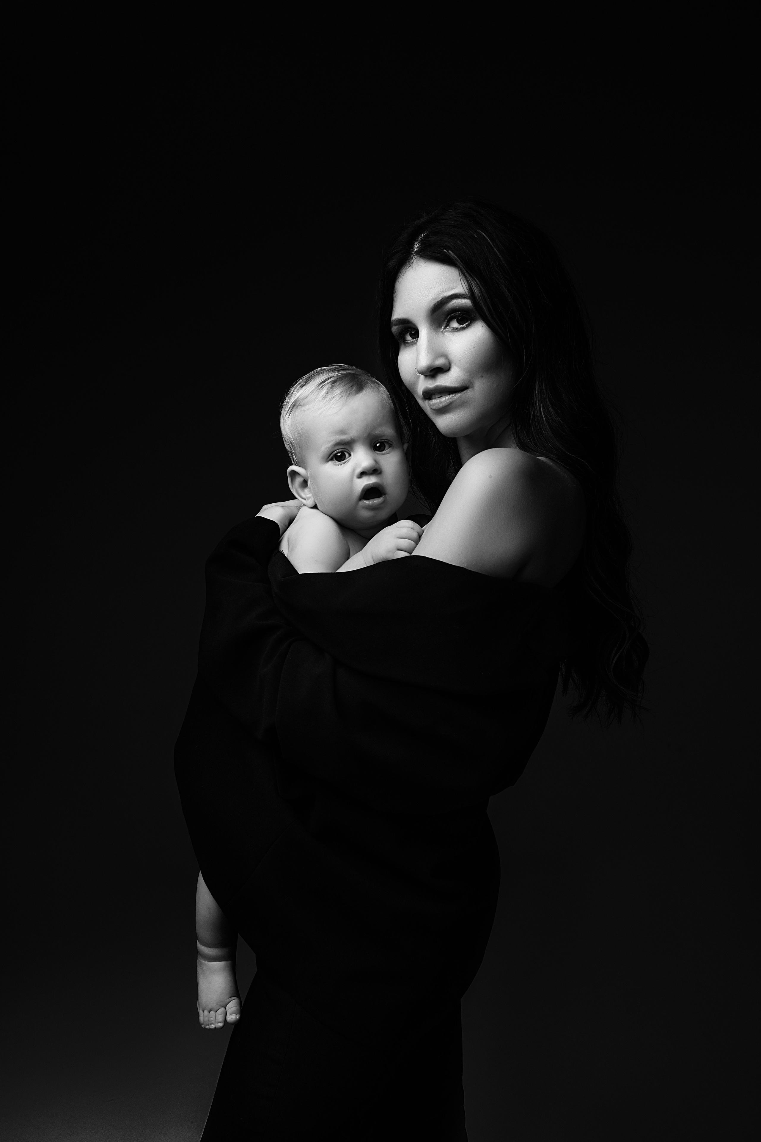 Мама и малыш. Фотограф беременности в стиле минимализм г. Сочи Илина Гринева