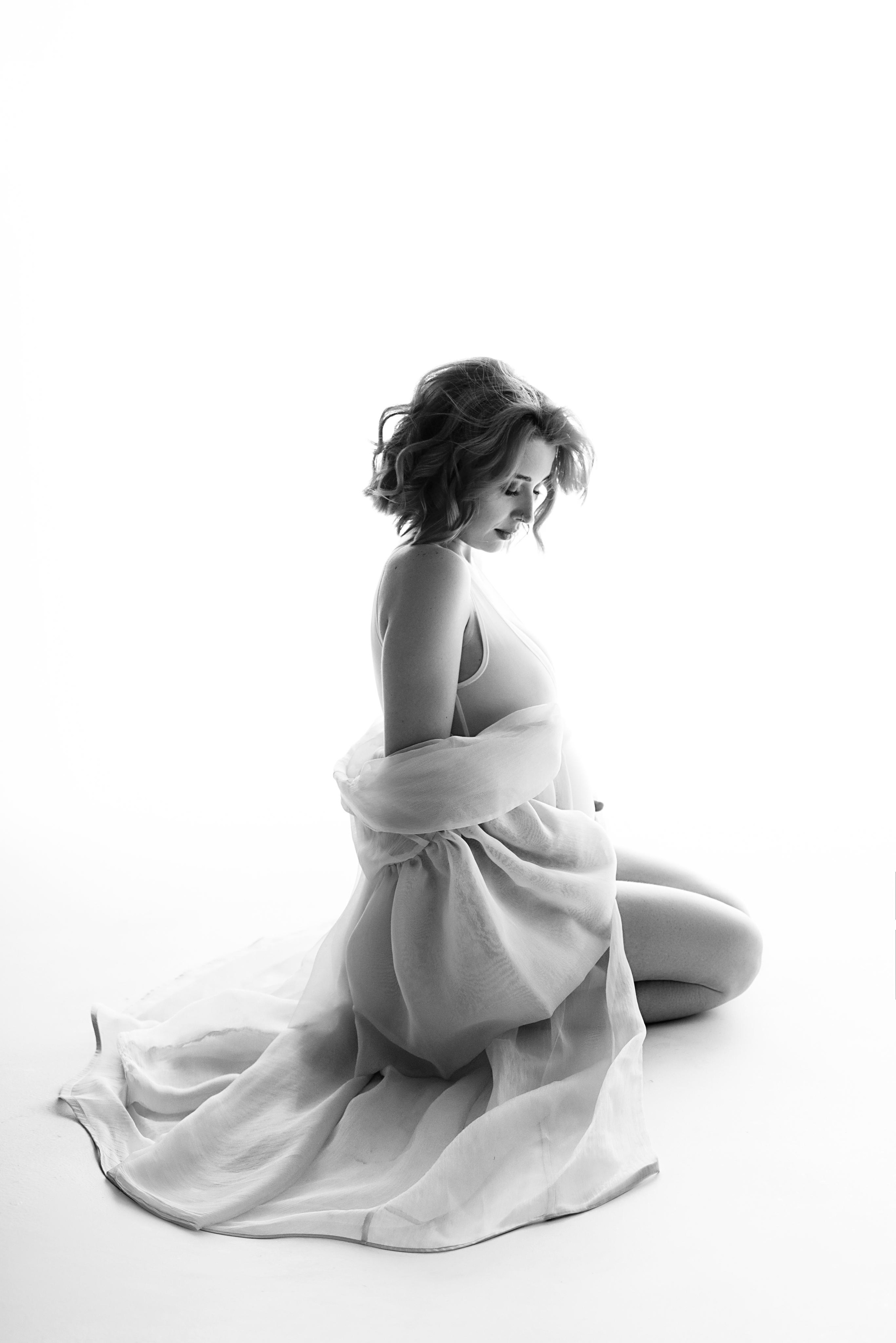 Беременность. Фотограф беременности в стиле минимализм г. Сочи Илина Гринева