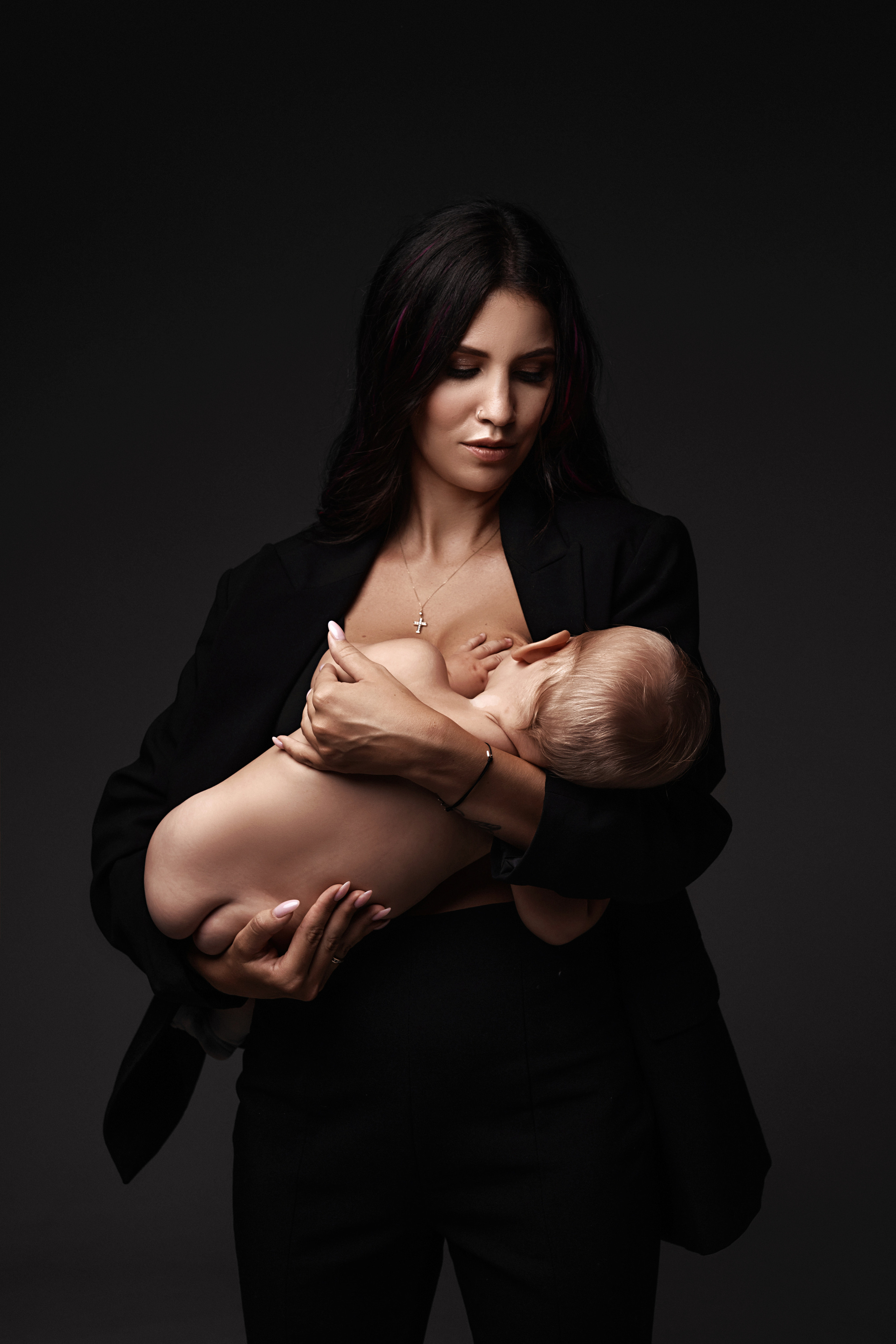 Мама и малыш. Фотограф беременности в стиле минимализм г. Сочи Илина Гринева