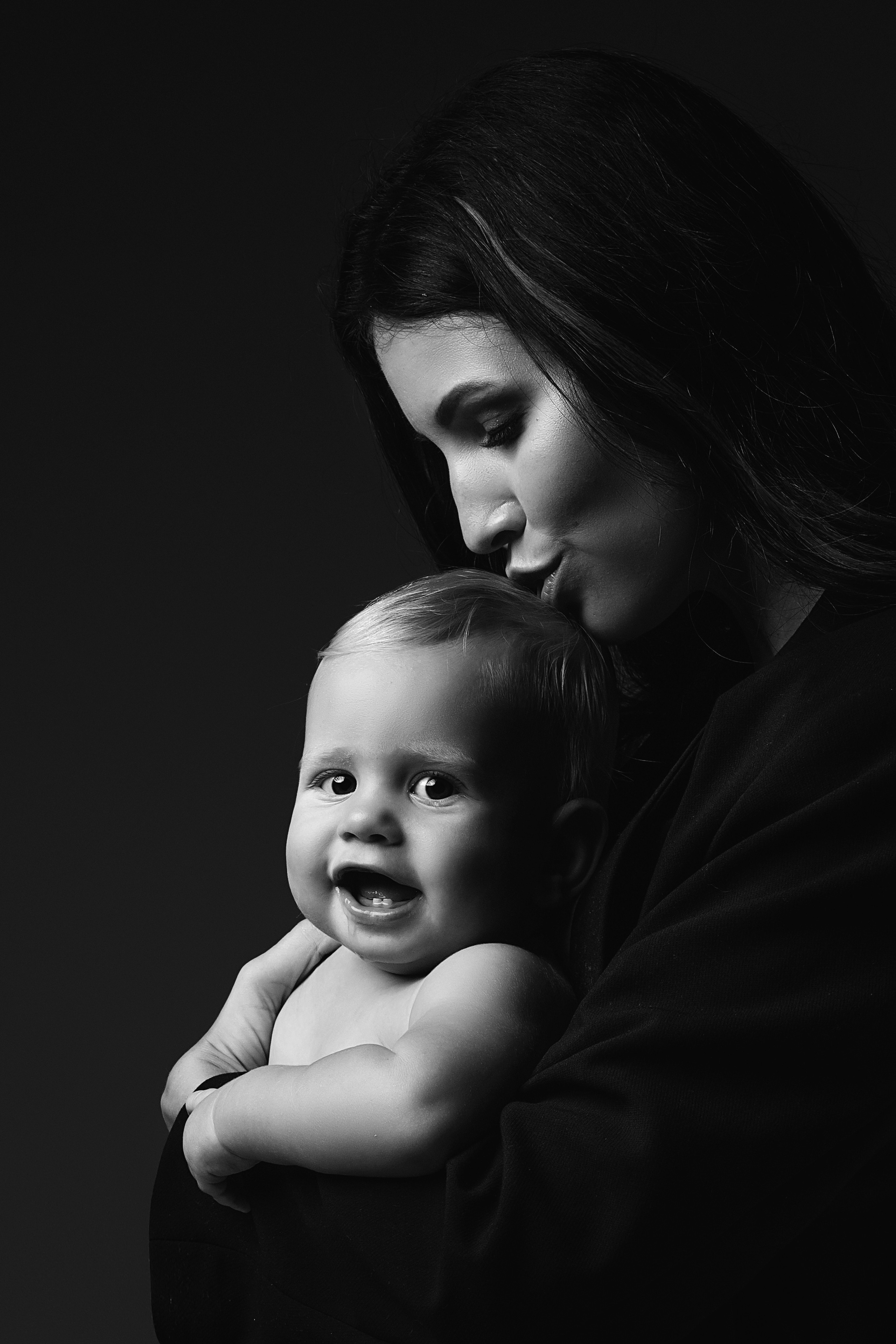 Мама и малыш. Фотограф беременности в стиле минимализм г. Сочи Илина Гринева