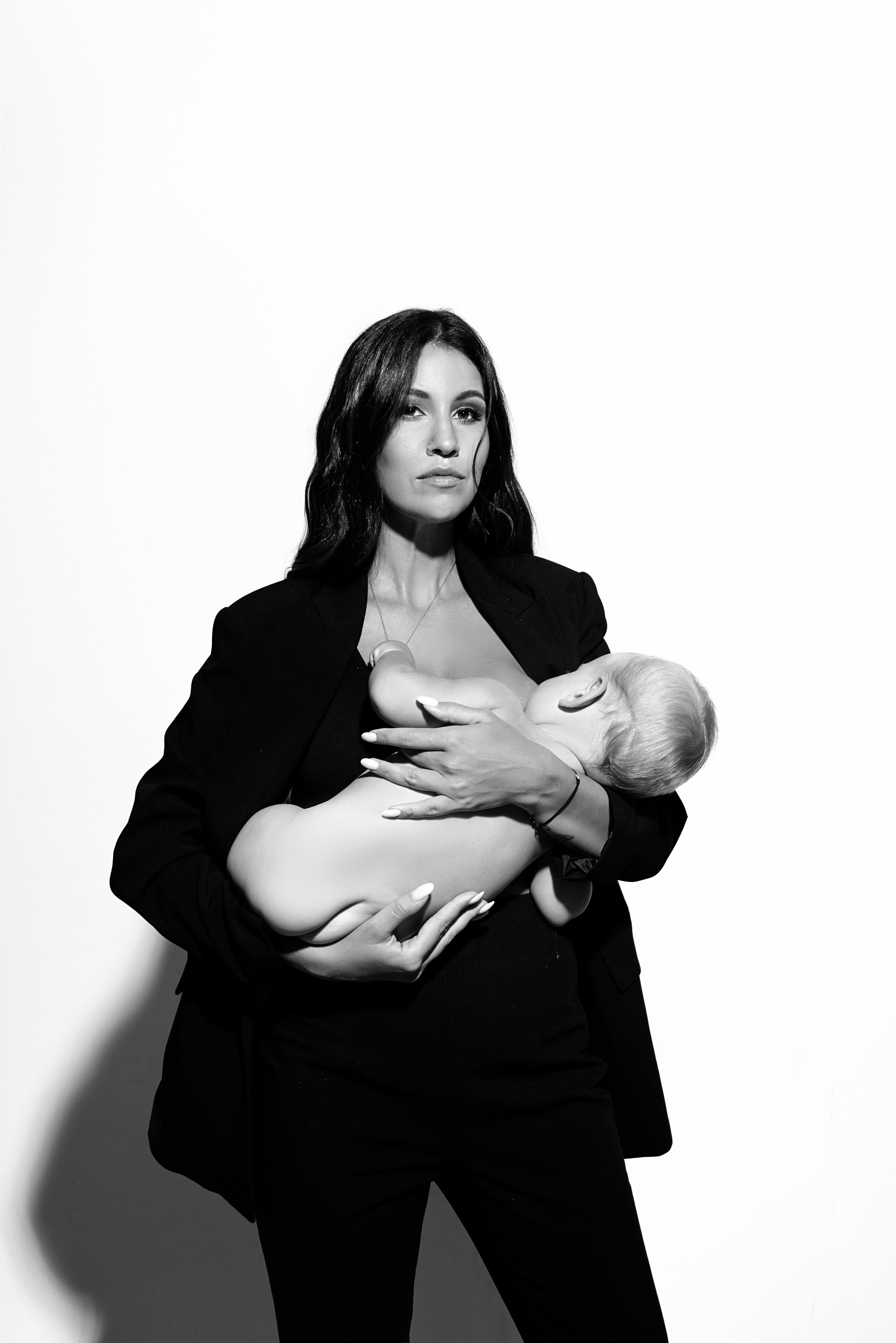 Мама и малыш. Фотограф беременности в стиле минимализм г. Сочи Илина Гринева