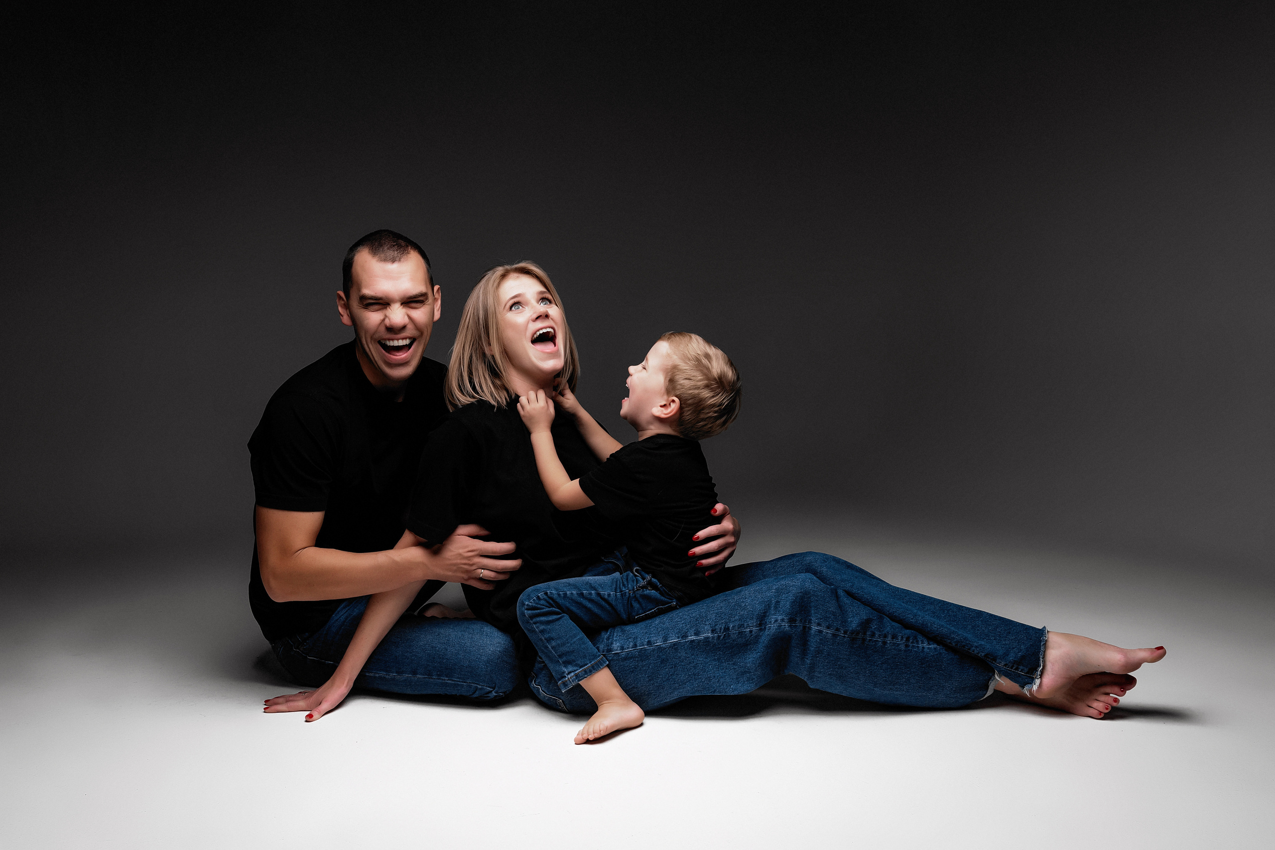 Семейная съемка. Фотограф беременности в стиле минимализм г. Сочи Илина Гринева