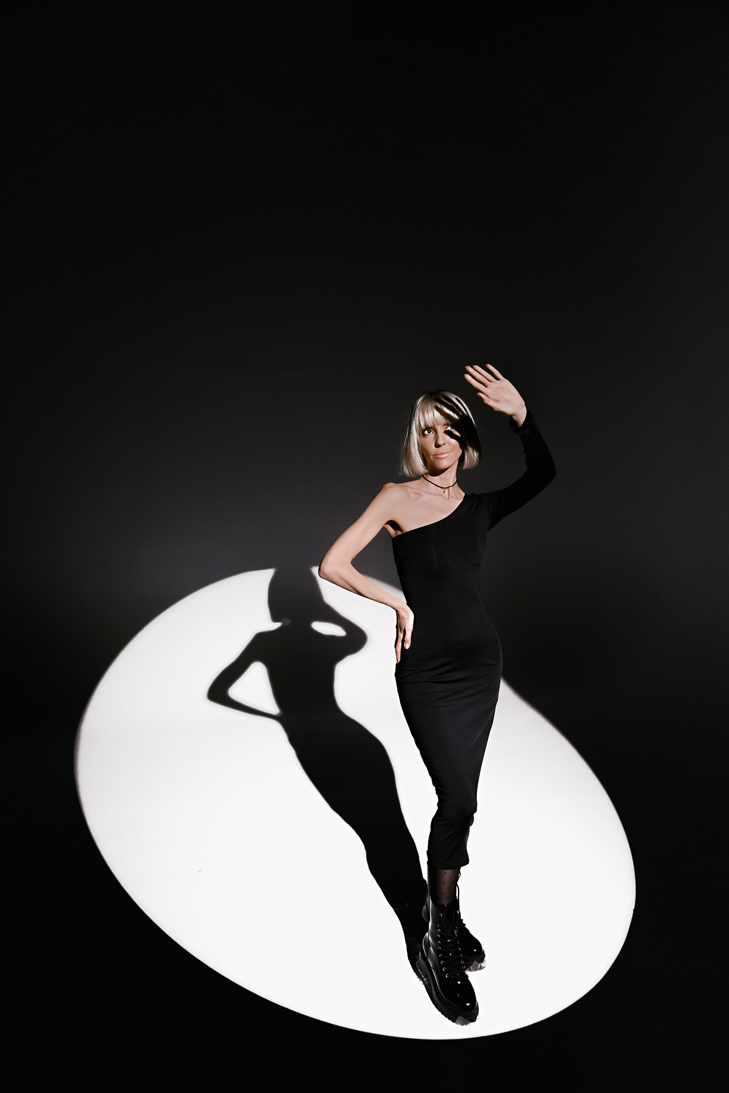 Женский портрет. Фотограф беременности в стиле минимализм г. Сочи Илина Гринева