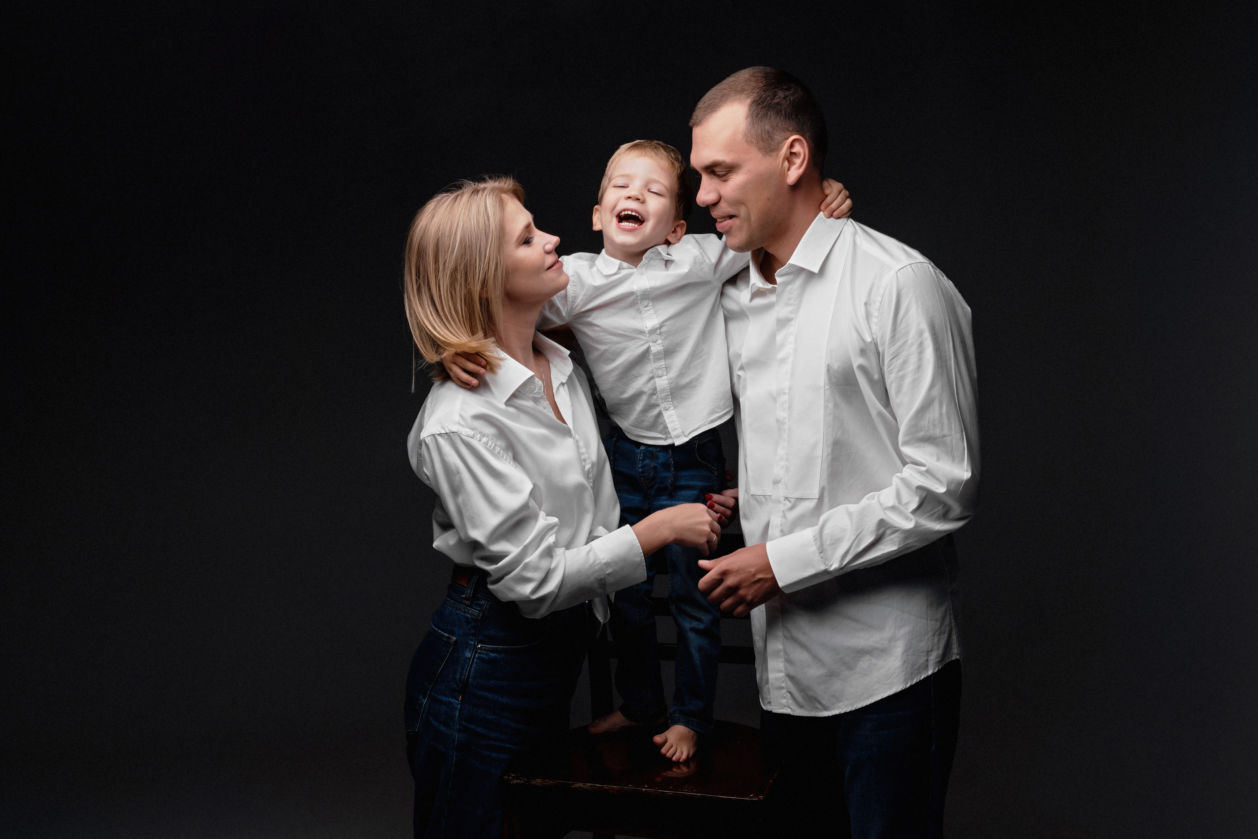 Семейная съемка. Фотограф беременности в стиле минимализм г. Сочи Илина Гринева