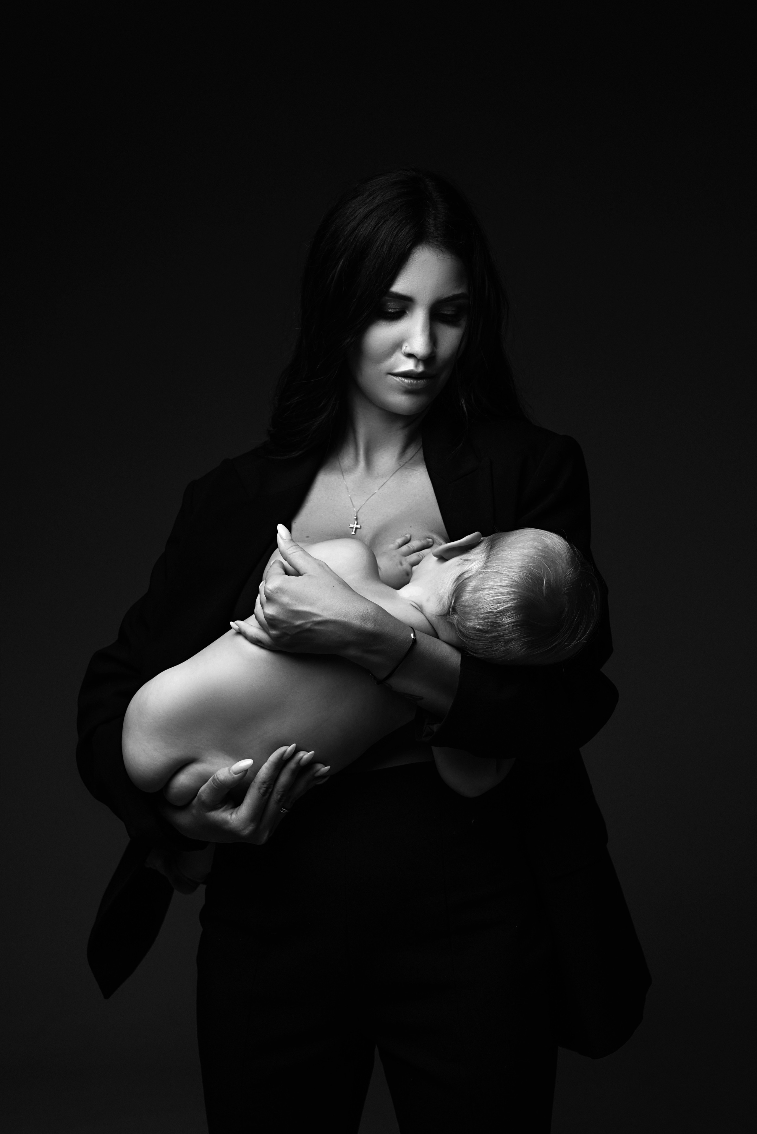 Мама и малыш. Фотограф беременности в стиле минимализм г. Сочи Илина Гринева