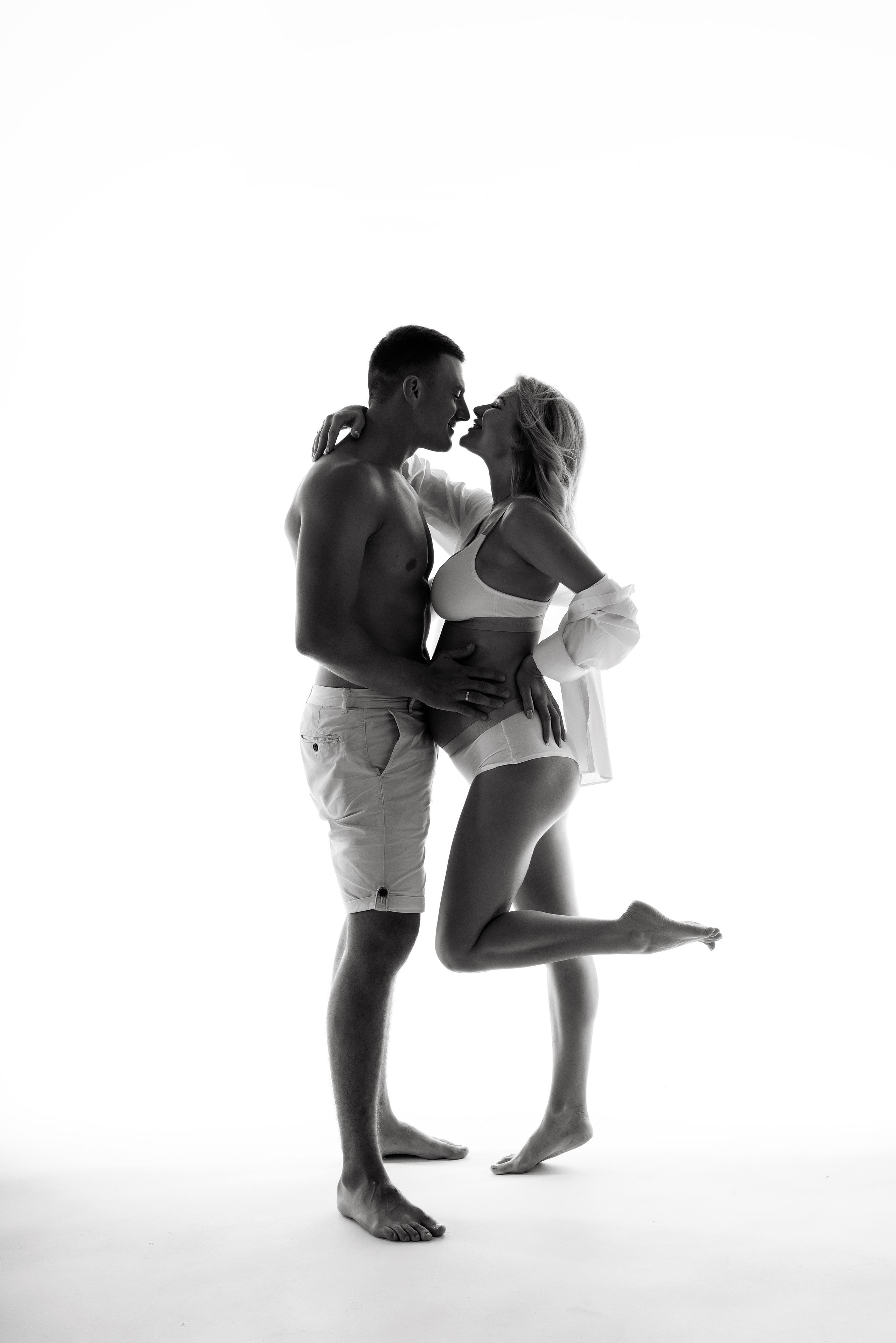 Беременность. Фотограф беременности в стиле минимализм г. Сочи Илина Гринева