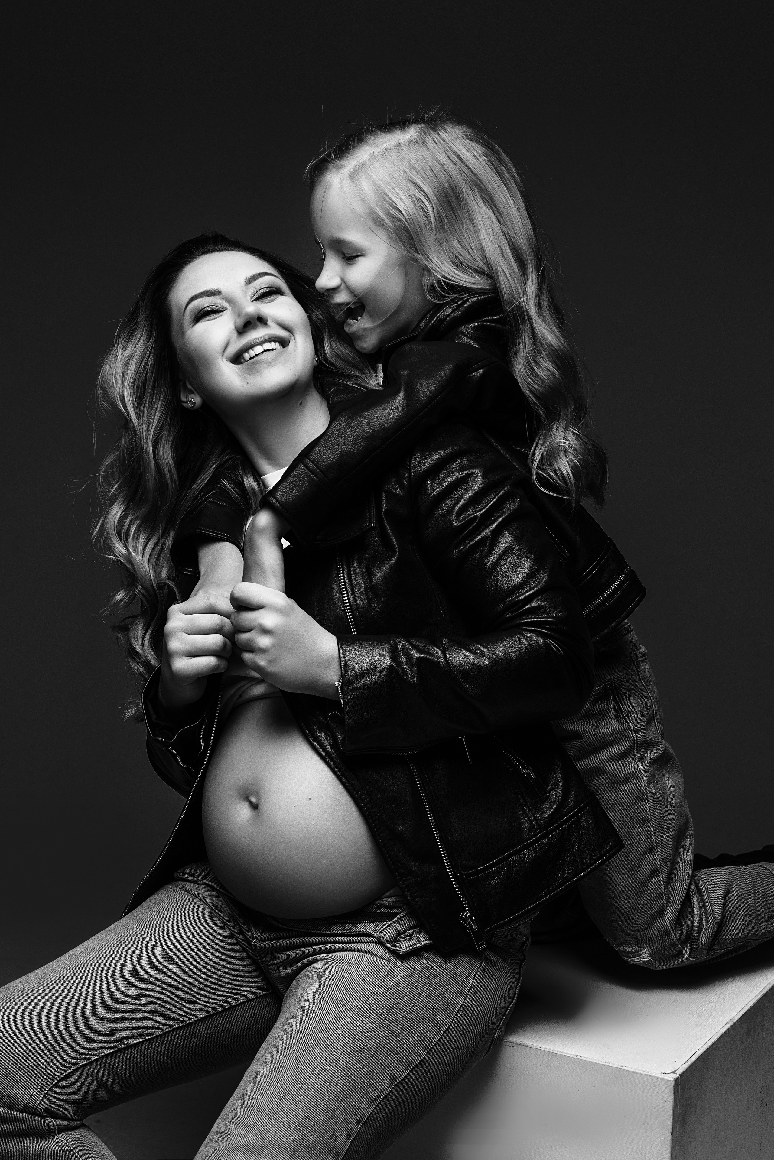 Мама и малыш. Фотограф беременности в стиле минимализм г. Сочи Илина Гринева