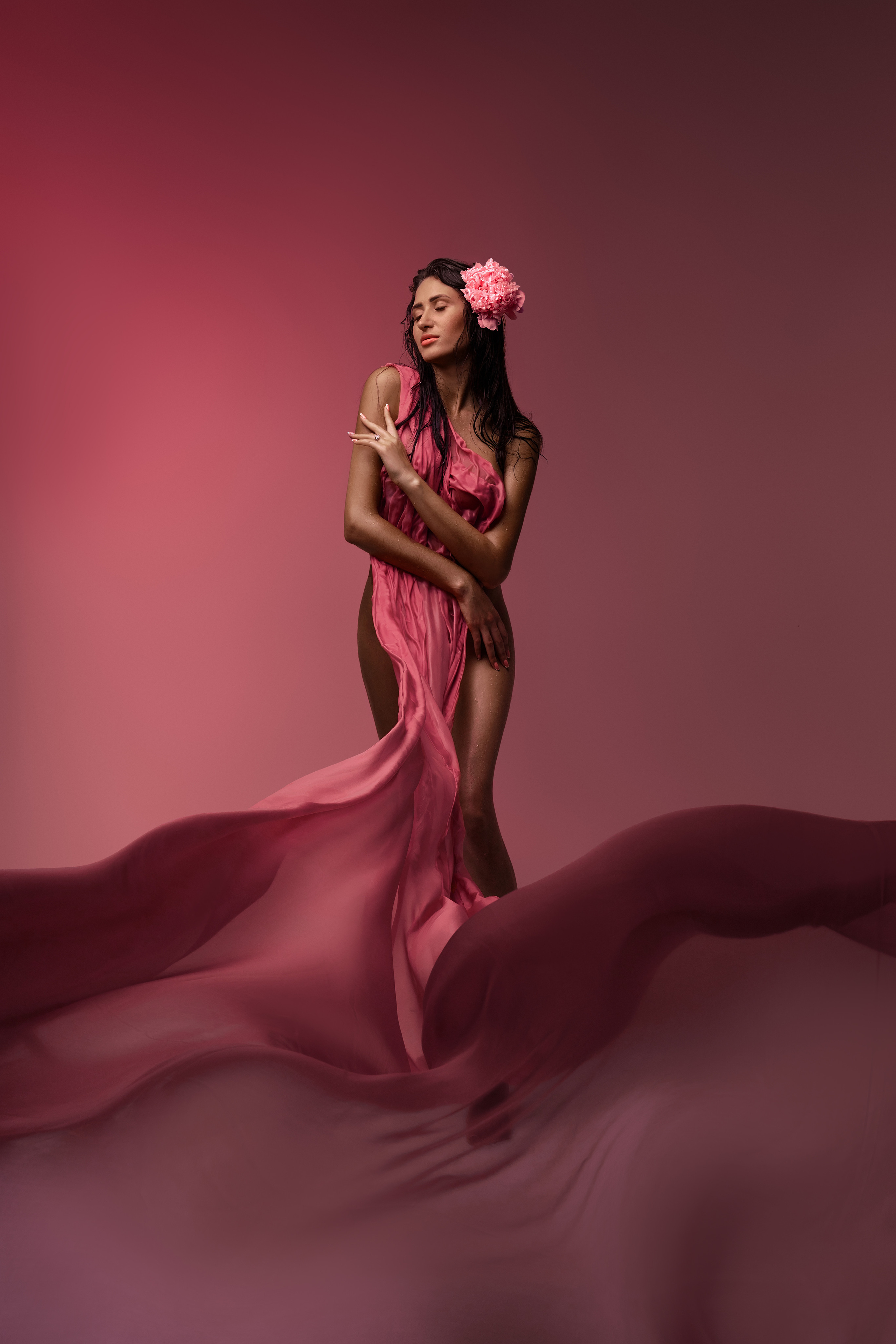 Женский портрет. Фотограф беременности в стиле минимализм г. Сочи Илина Гринева