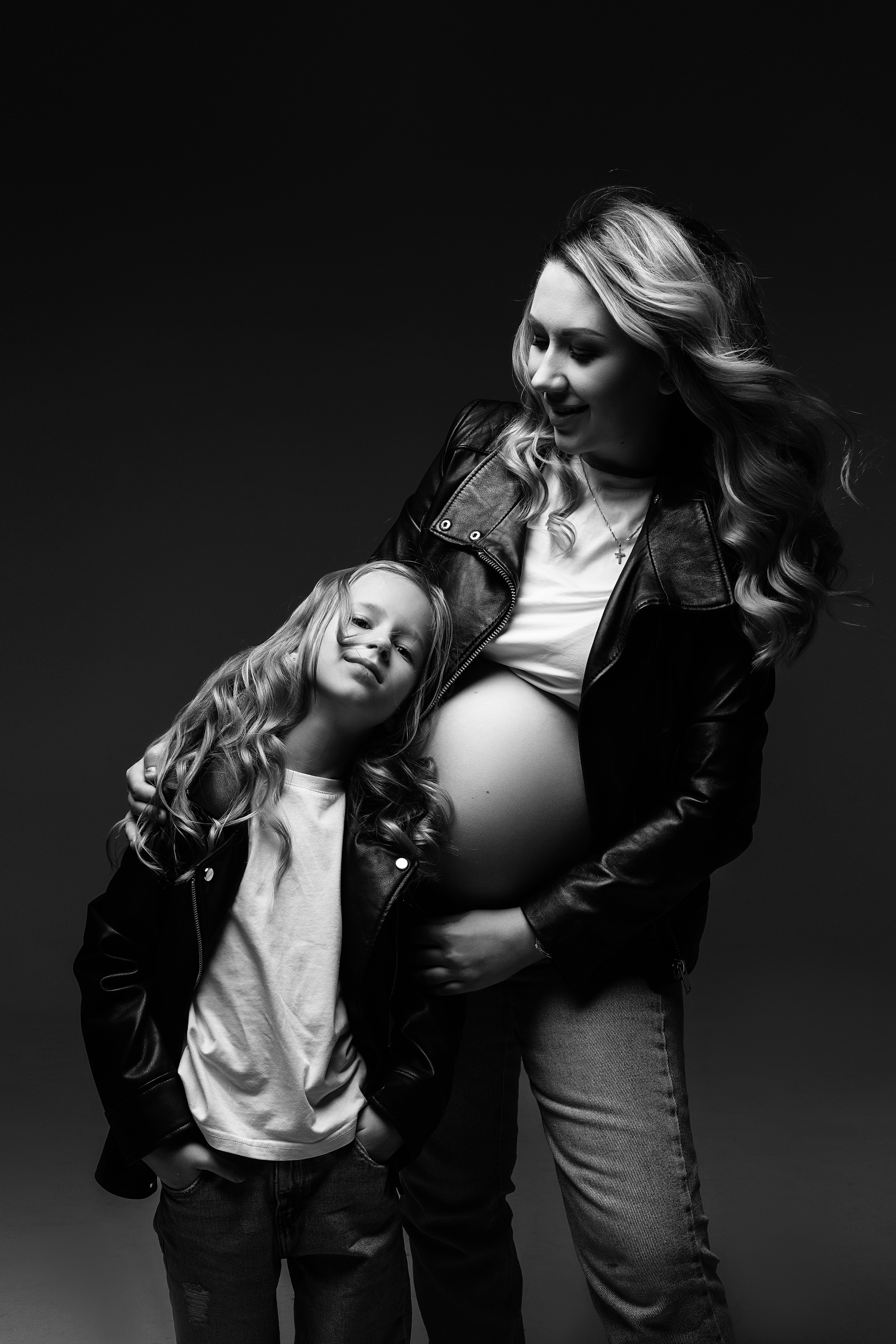 Мама и малыш. Фотограф беременности в стиле минимализм г. Сочи Илина Гринева