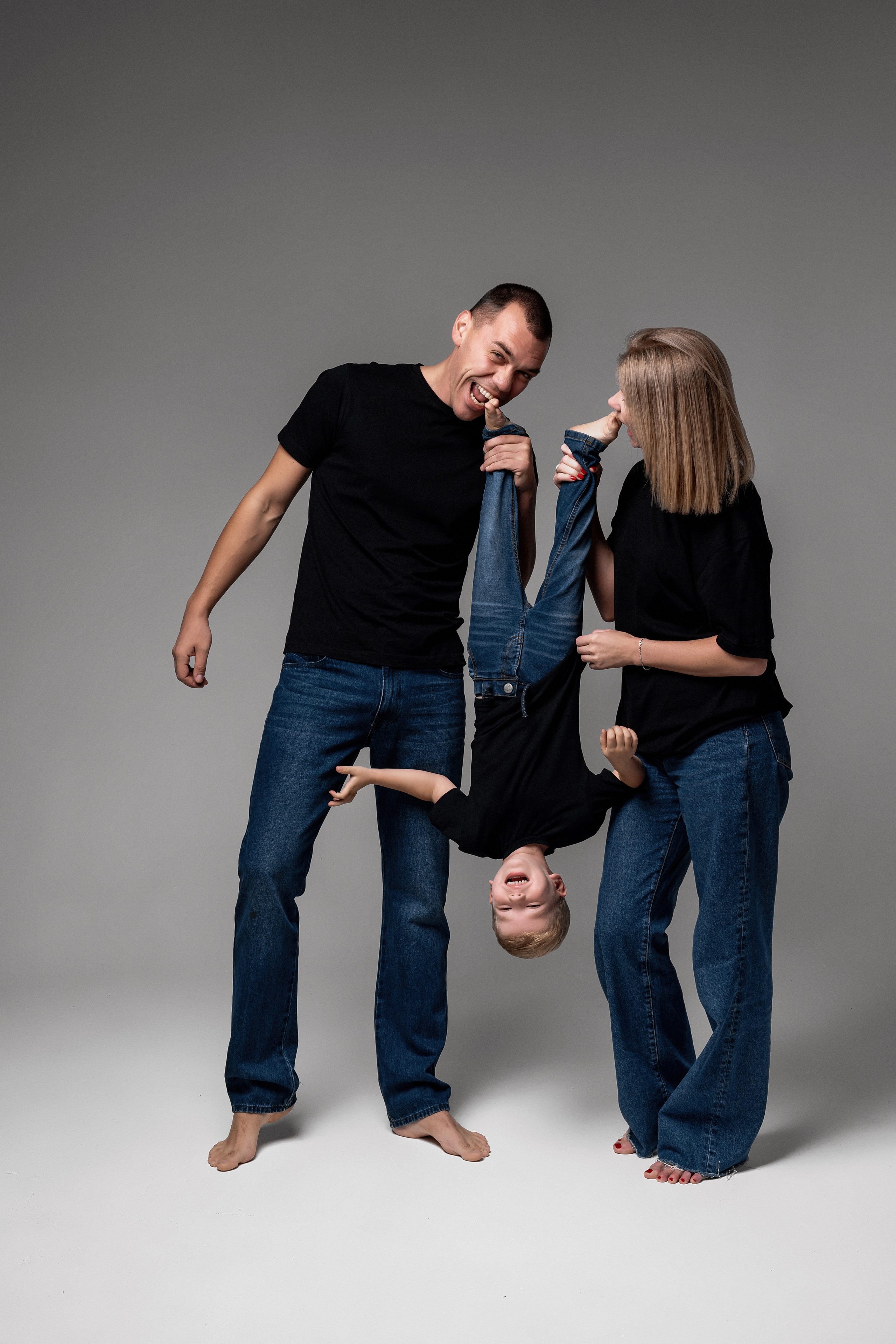 Семейная съемка. Фотограф беременности в стиле минимализм г. Сочи Илина Гринева